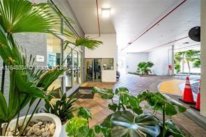 HOLLYWOOD STATION RES CON - Residential Lease