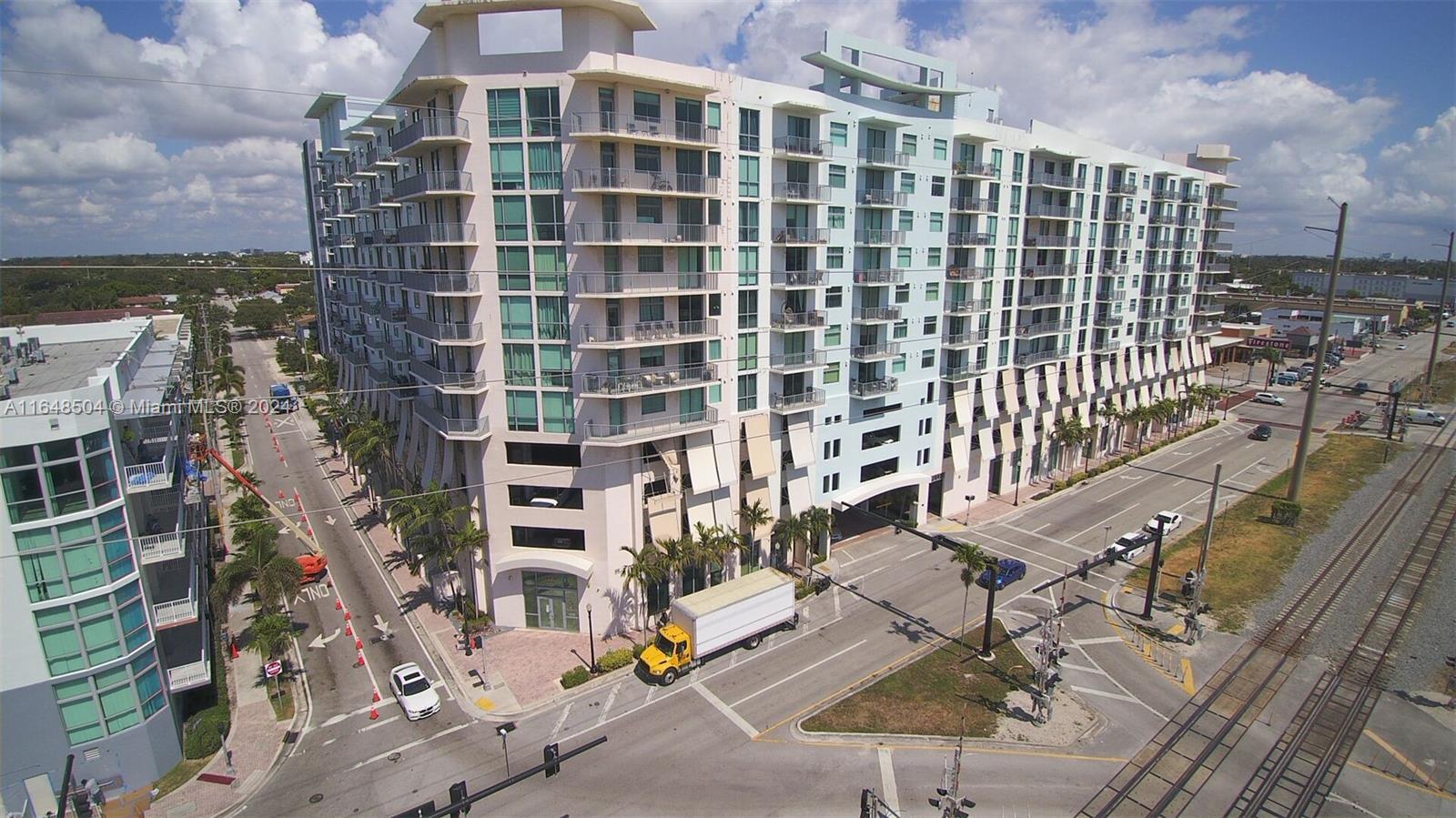 HOLLYWOOD STATION RES CON - Residential Lease