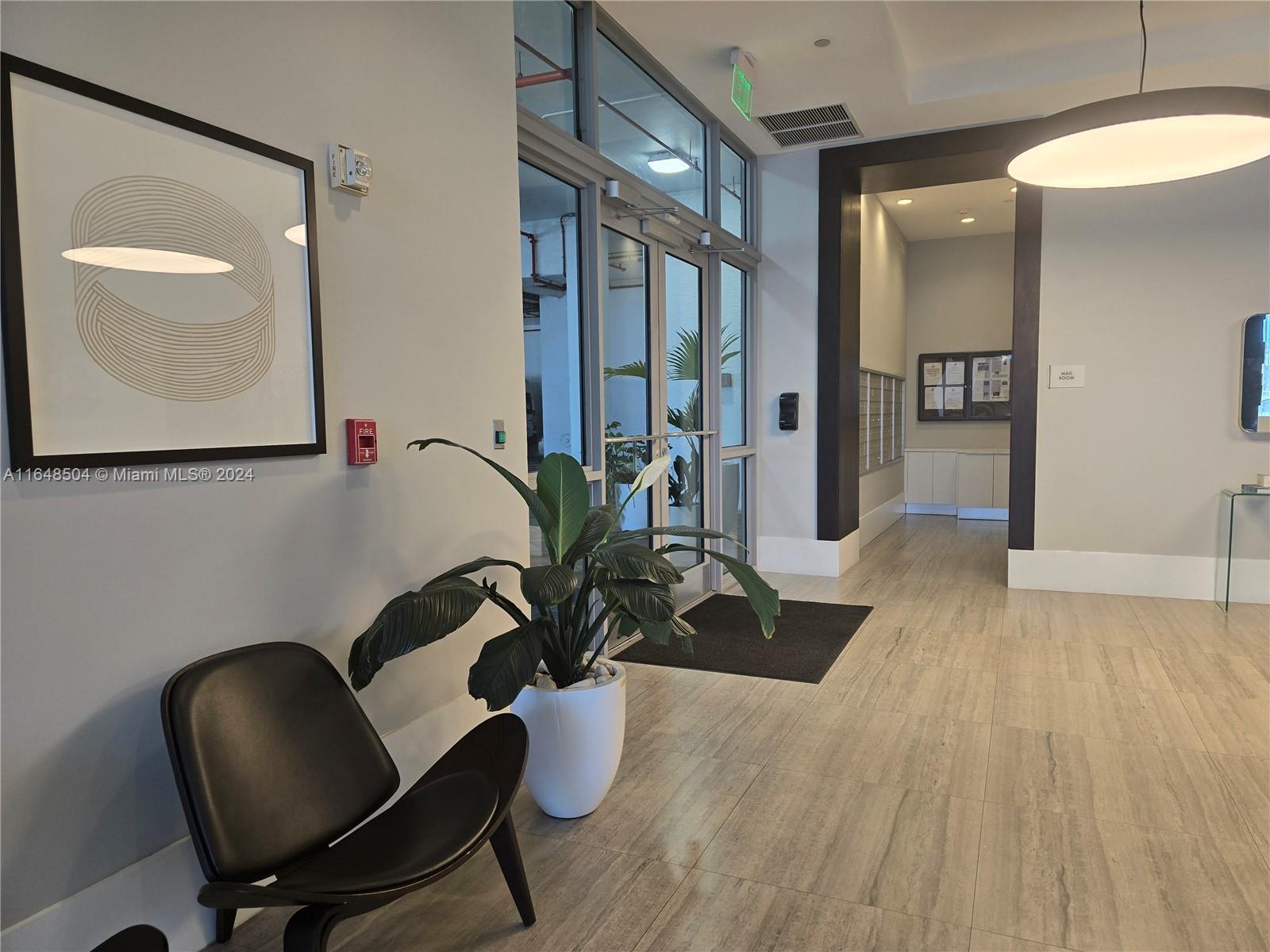 HOLLYWOOD STATION RES CON - Residential Lease