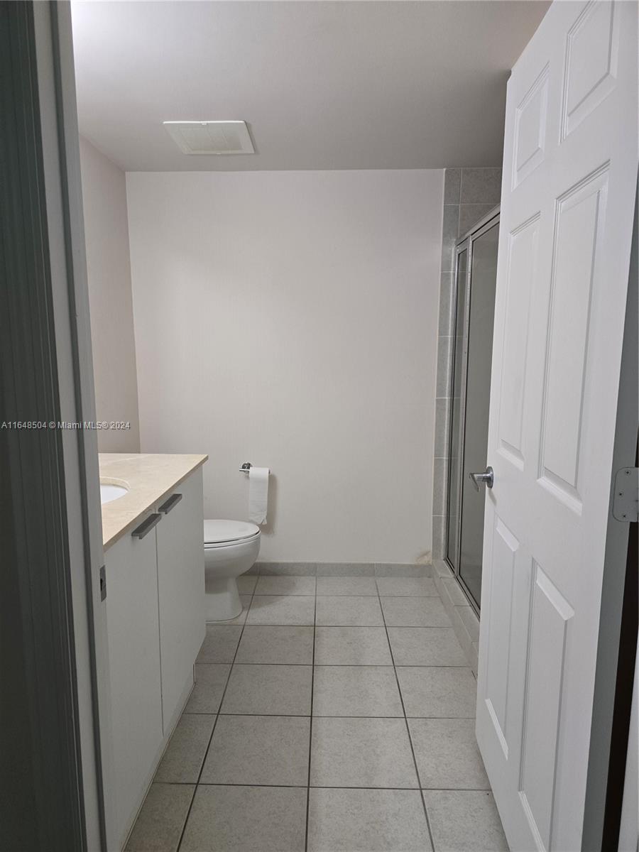 HOLLYWOOD STATION RES CON - Residential Lease