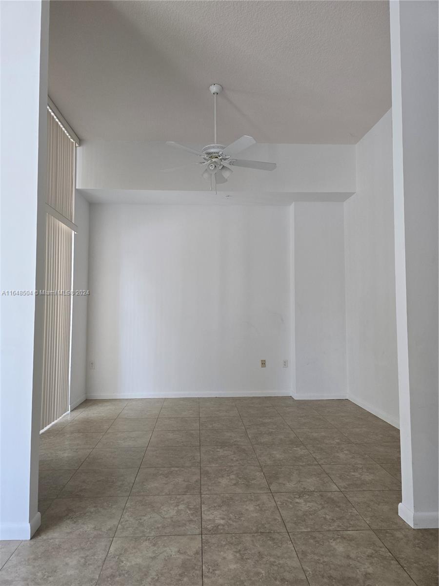 HOLLYWOOD STATION RES CON - Residential Lease