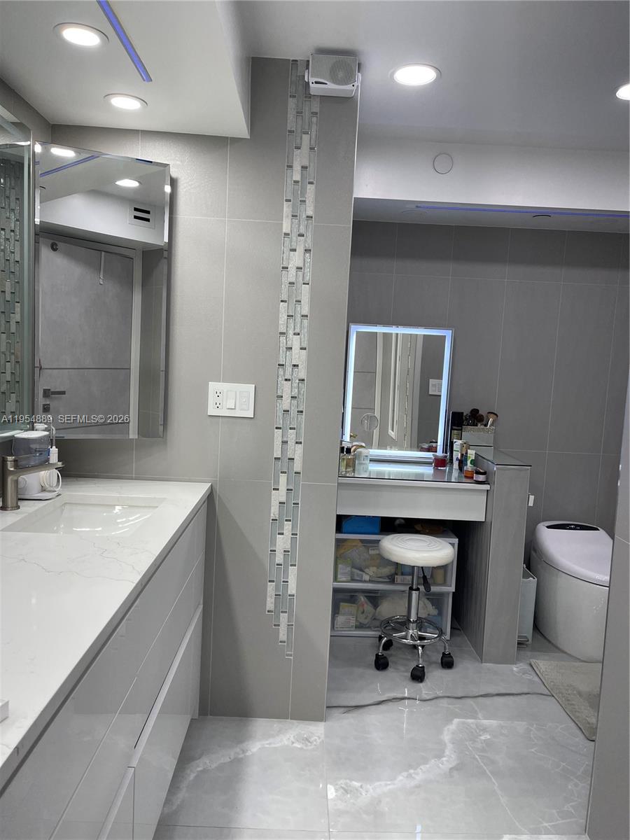 Winston Towers 600 HOA - Residential