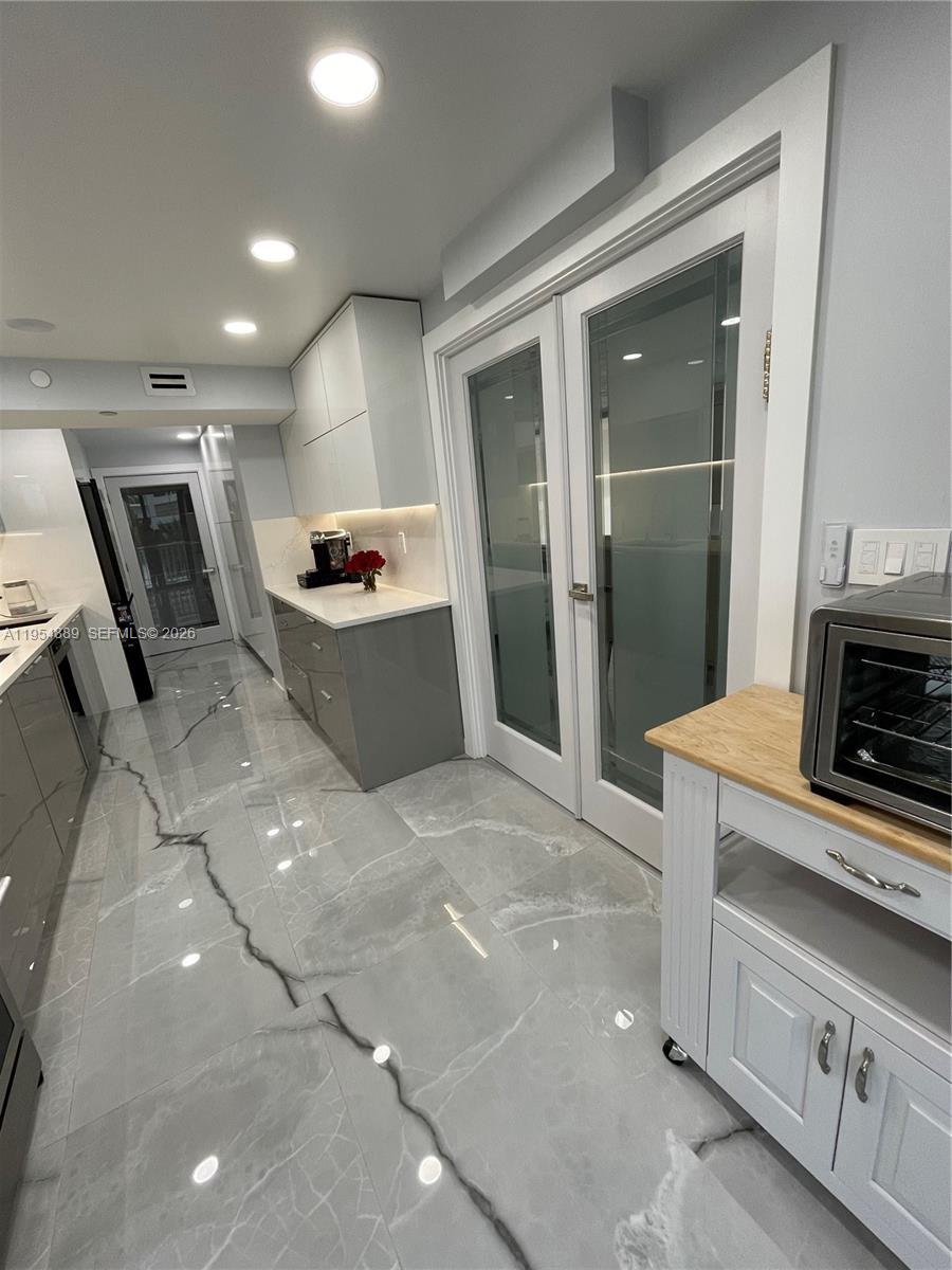 Winston Towers 600 HOA - Residential