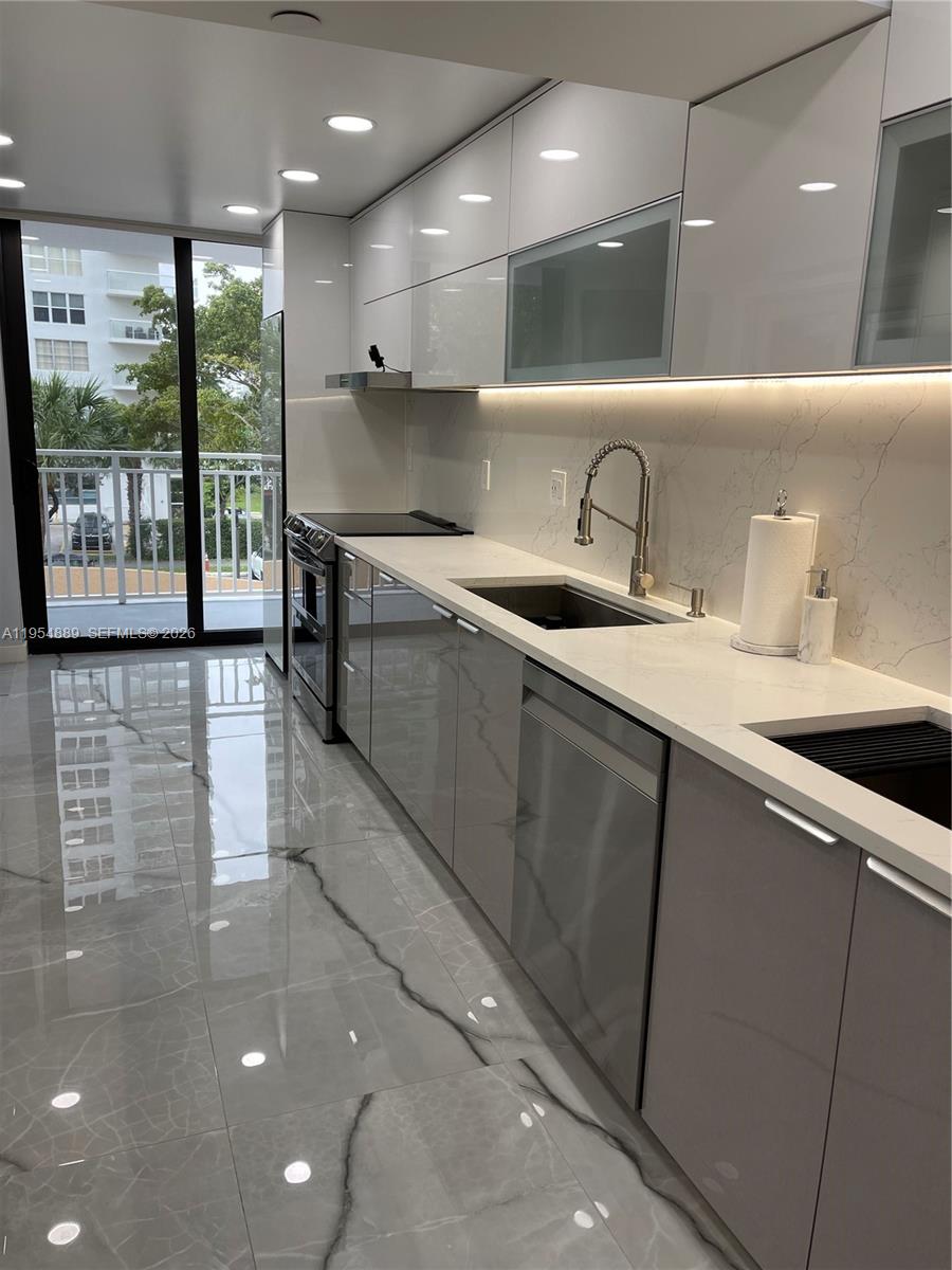 Winston Towers 600 HOA - Residential