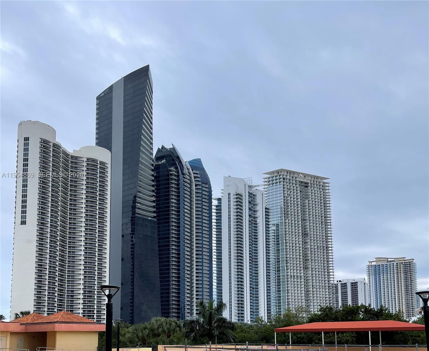 Winston Towers 600 HOA - Residential