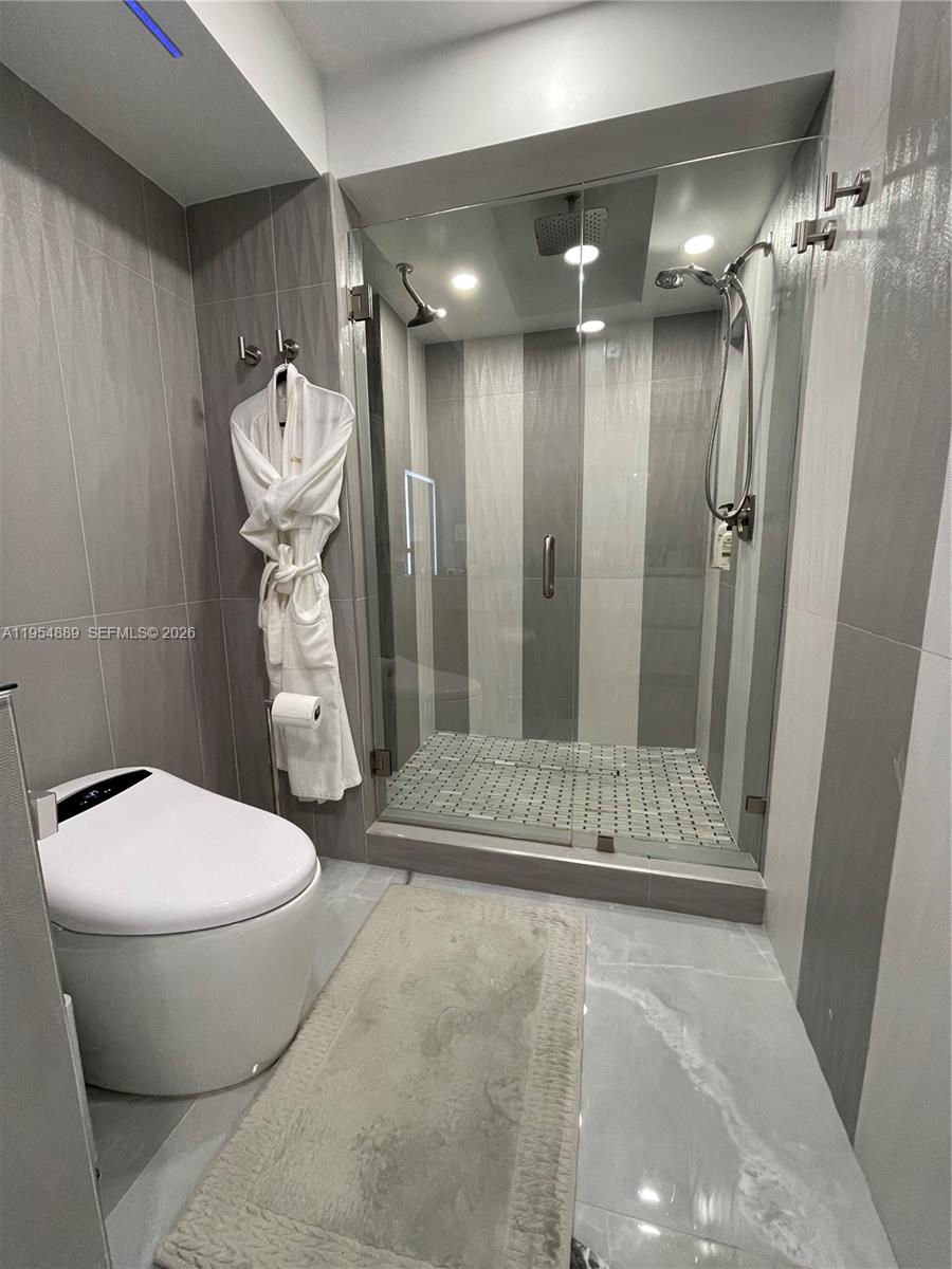 Winston Towers 600 HOA - Residential