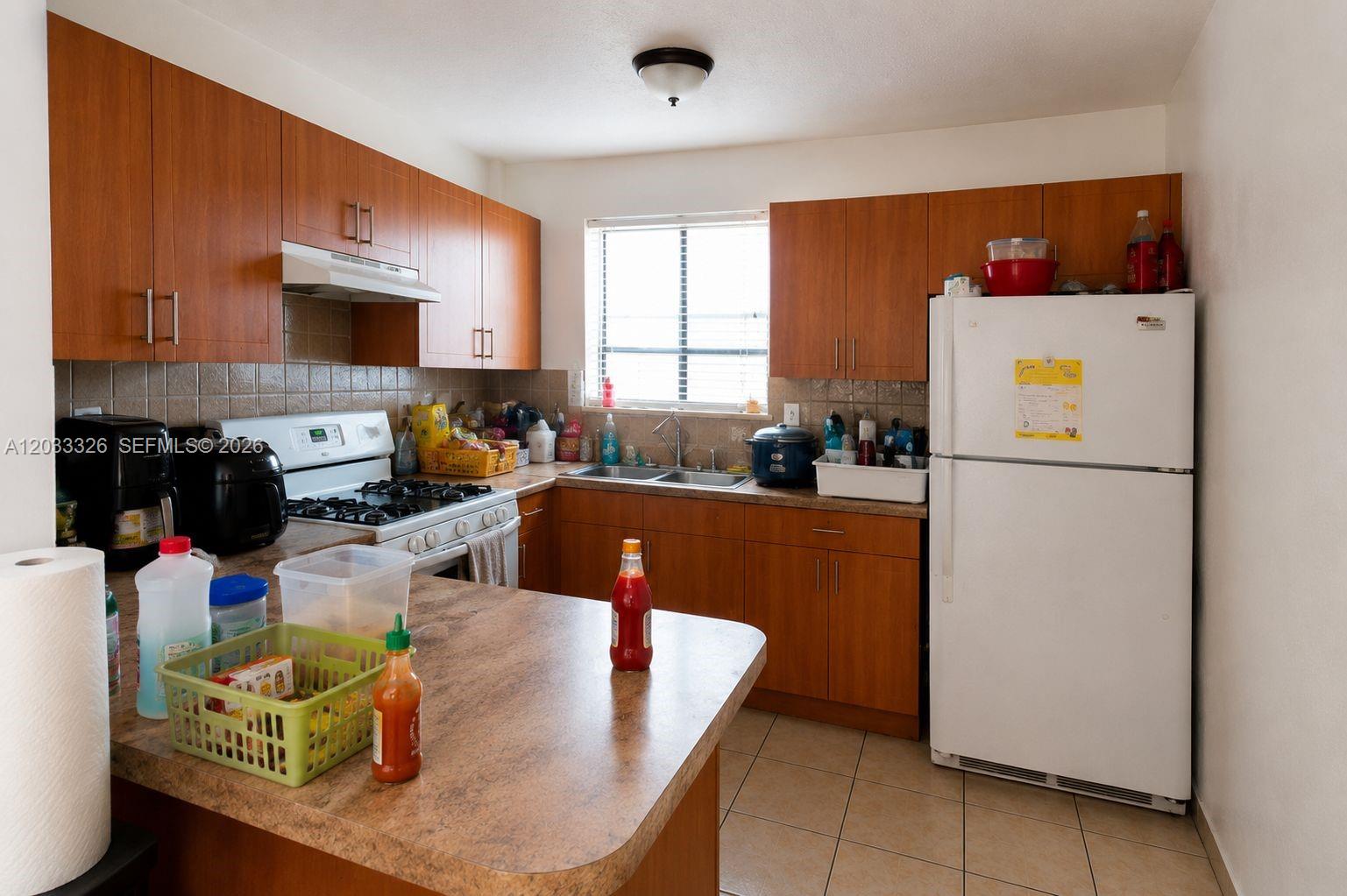 CADIZ I CONDO - Residential Lease