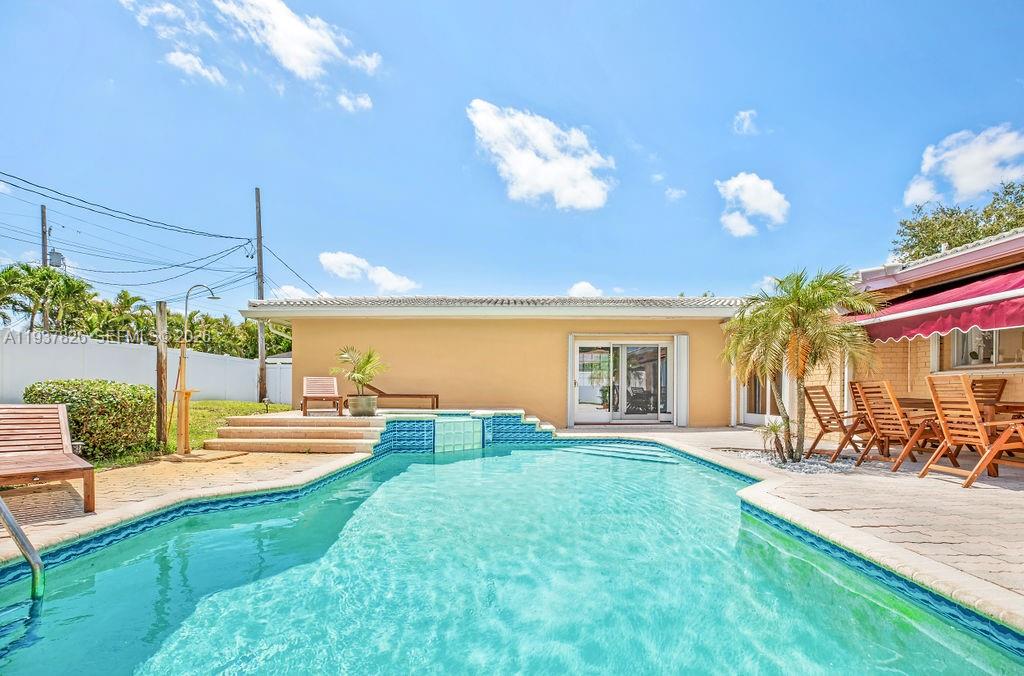 CORAL RIDGE ISLES - Residential