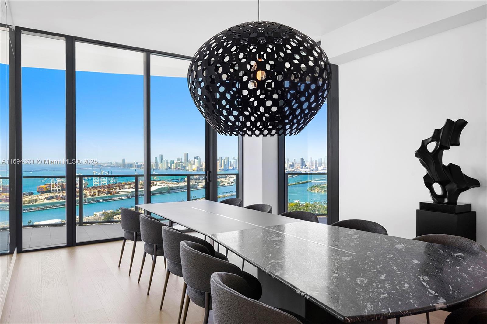 FIVE PARK - Residential