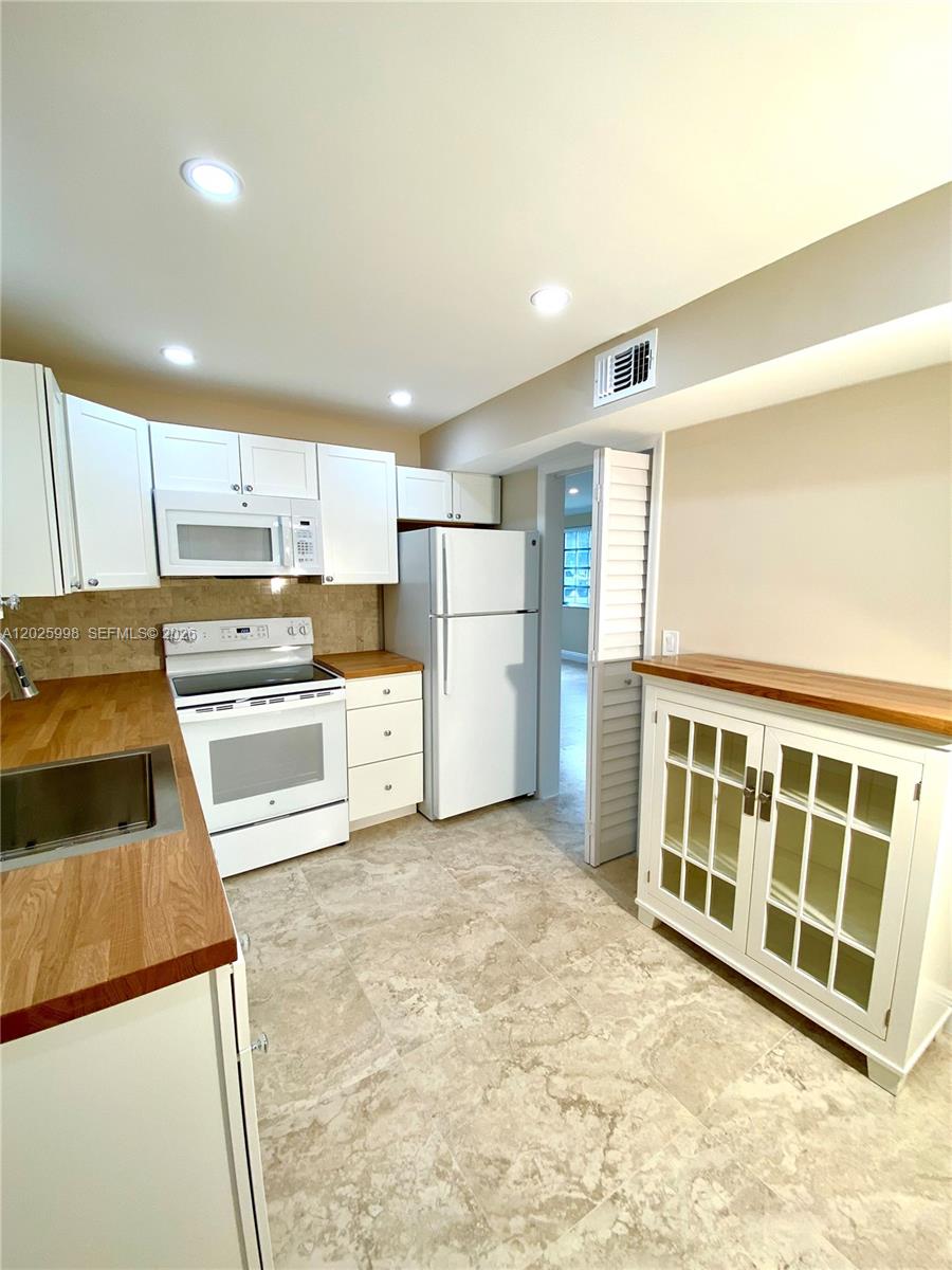 C GAB COUNTRY CLUB SEC 6 - Residential Lease