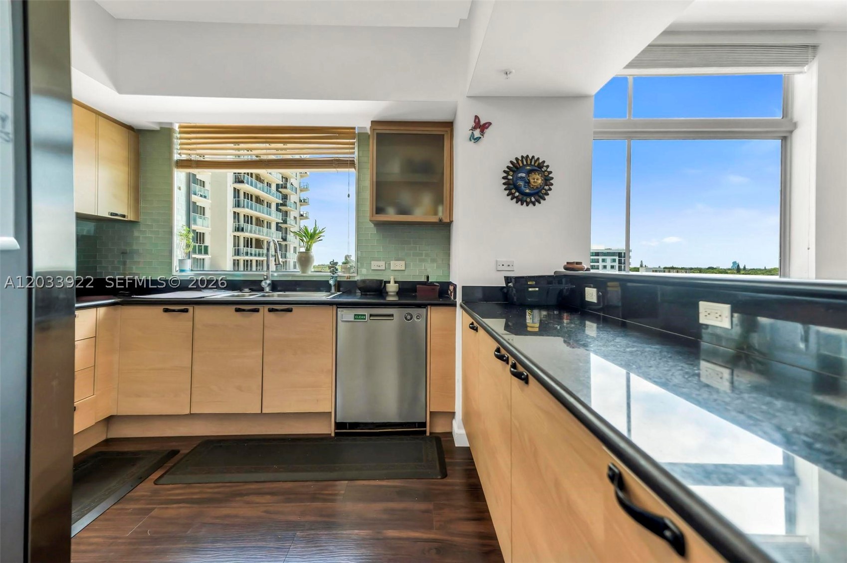 HOLLYWOOD STATION RES CON - Residential