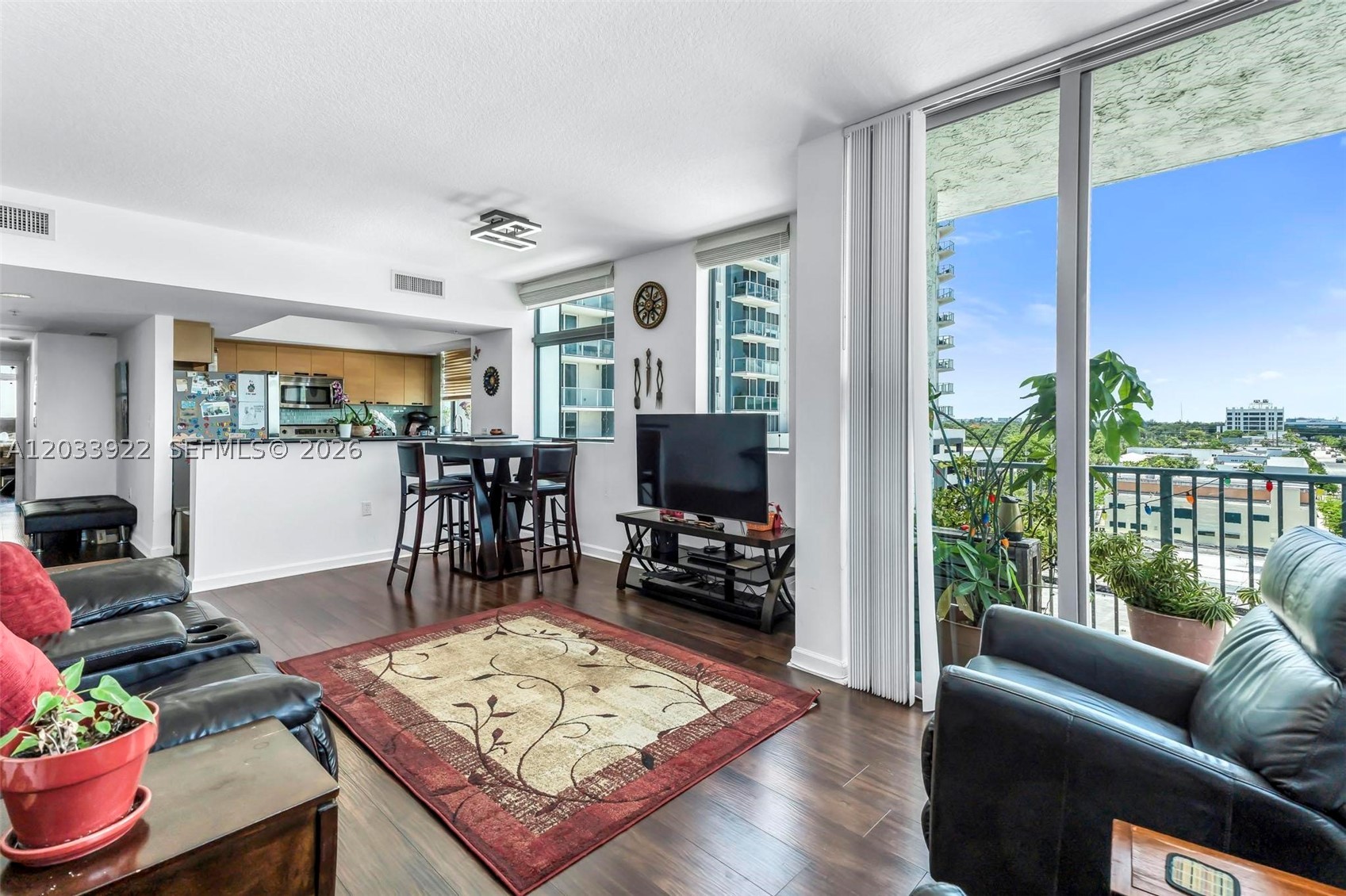HOLLYWOOD STATION RES CON - Residential