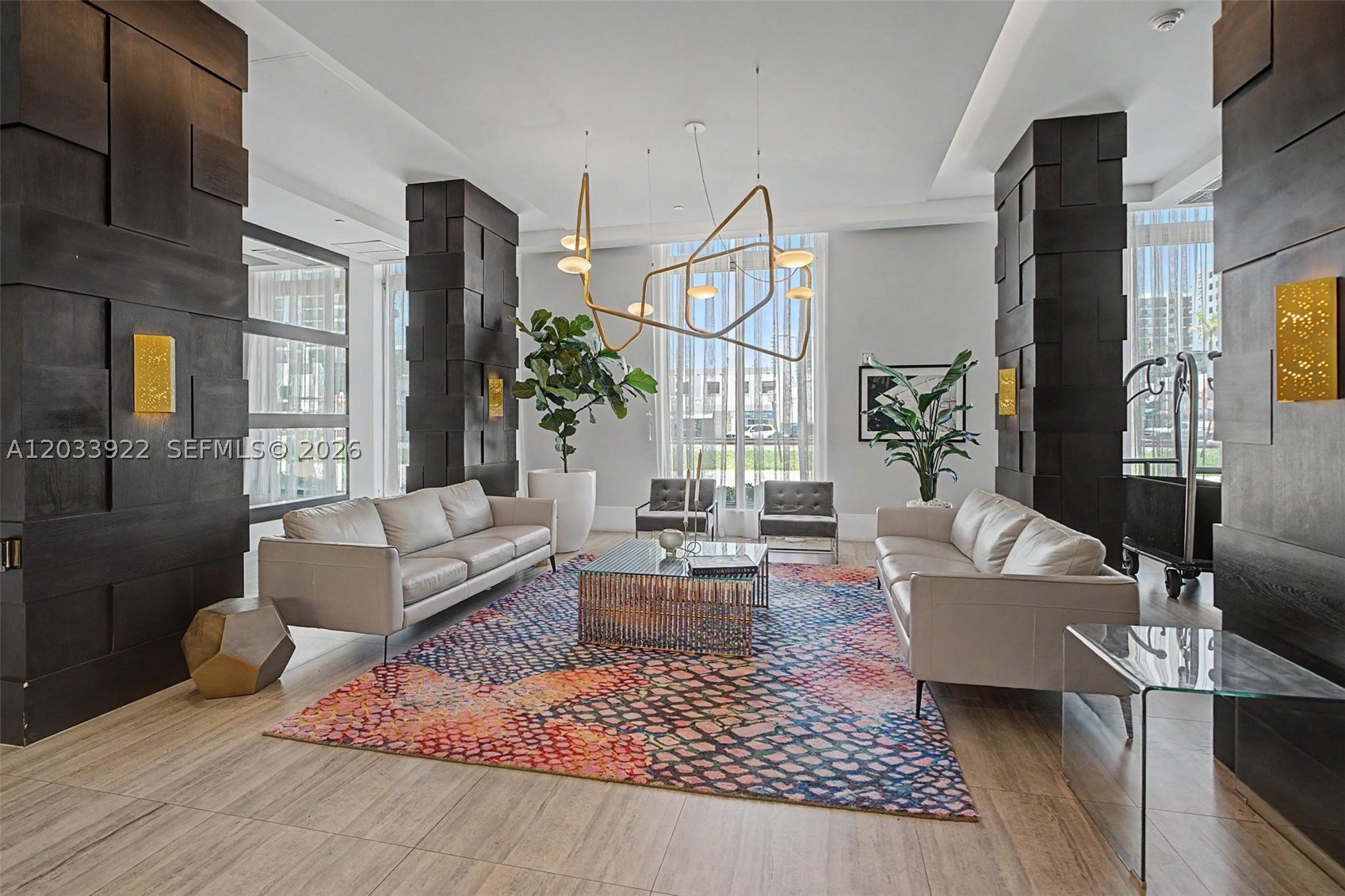 HOLLYWOOD STATION RES CON - Residential