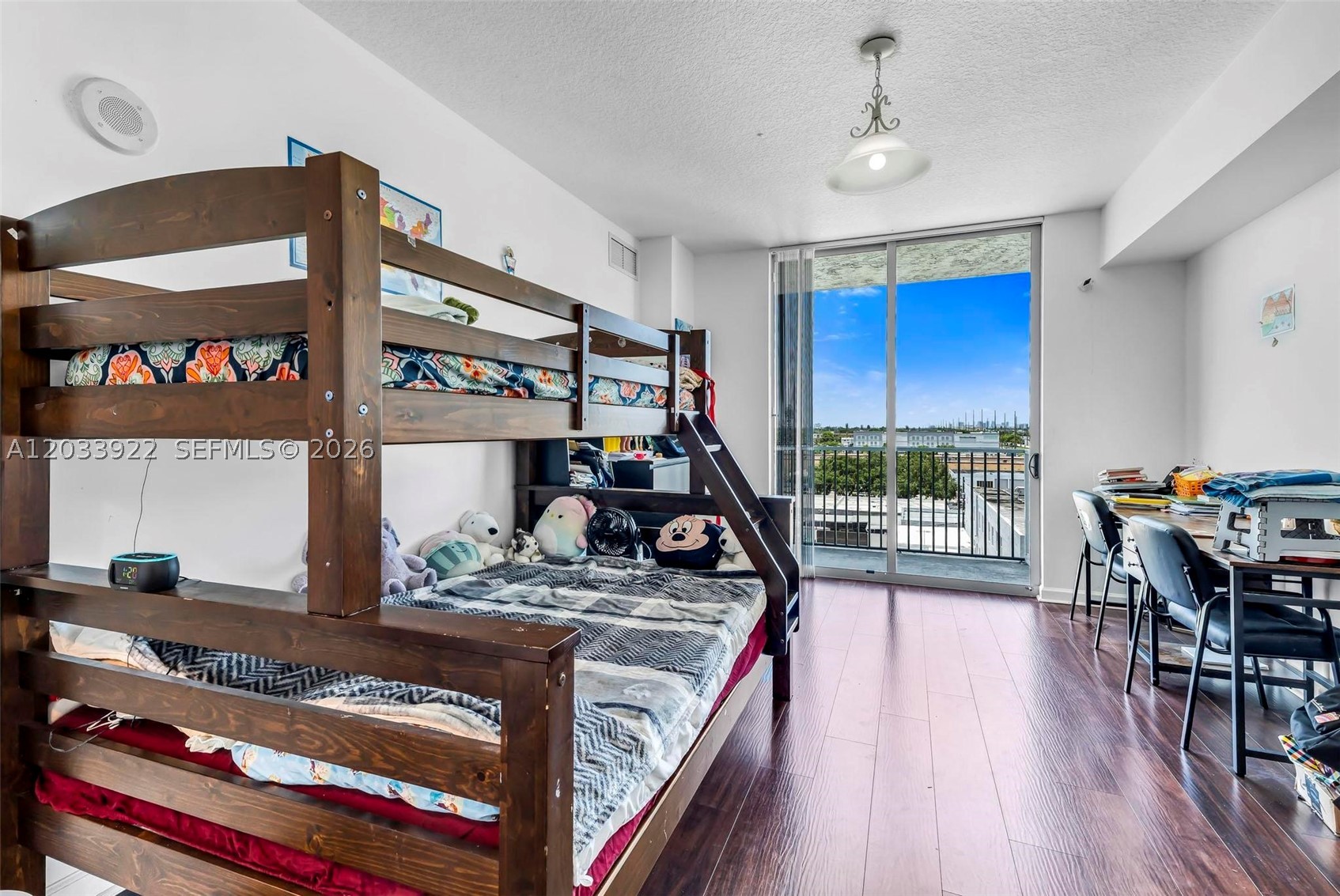 HOLLYWOOD STATION RES CON - Residential