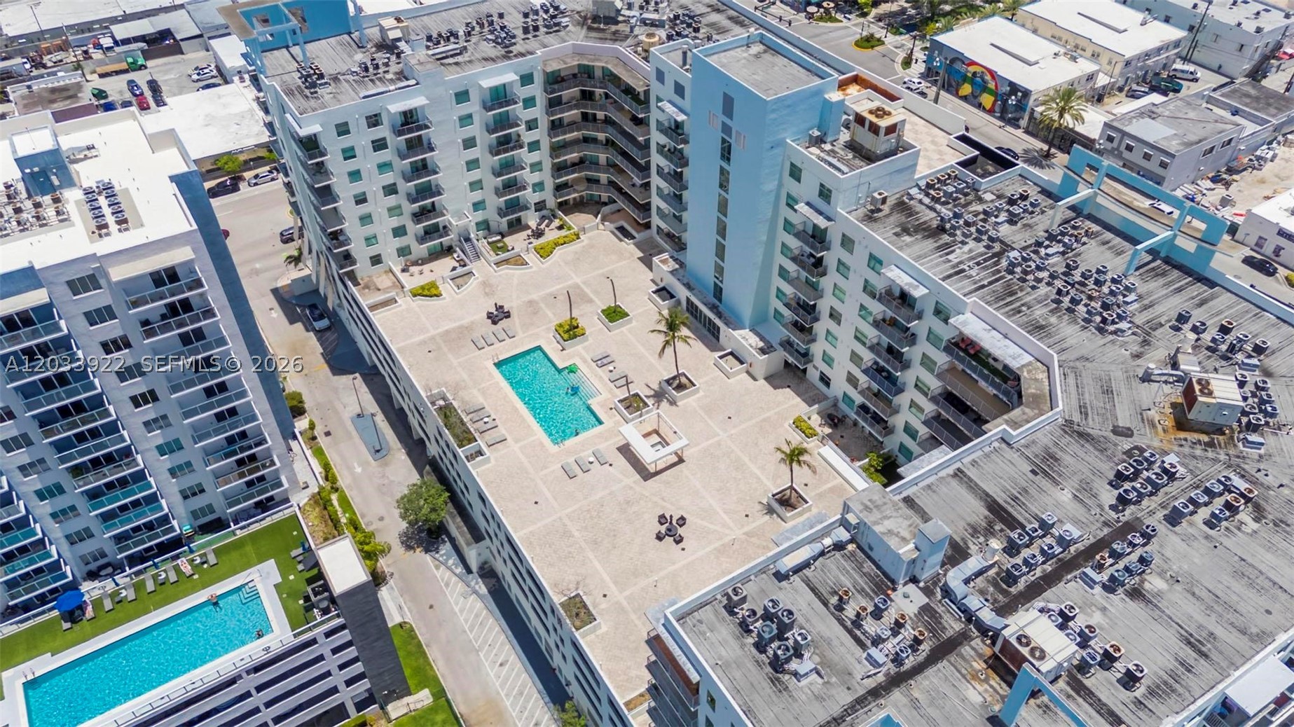 HOLLYWOOD STATION RES CON - Residential