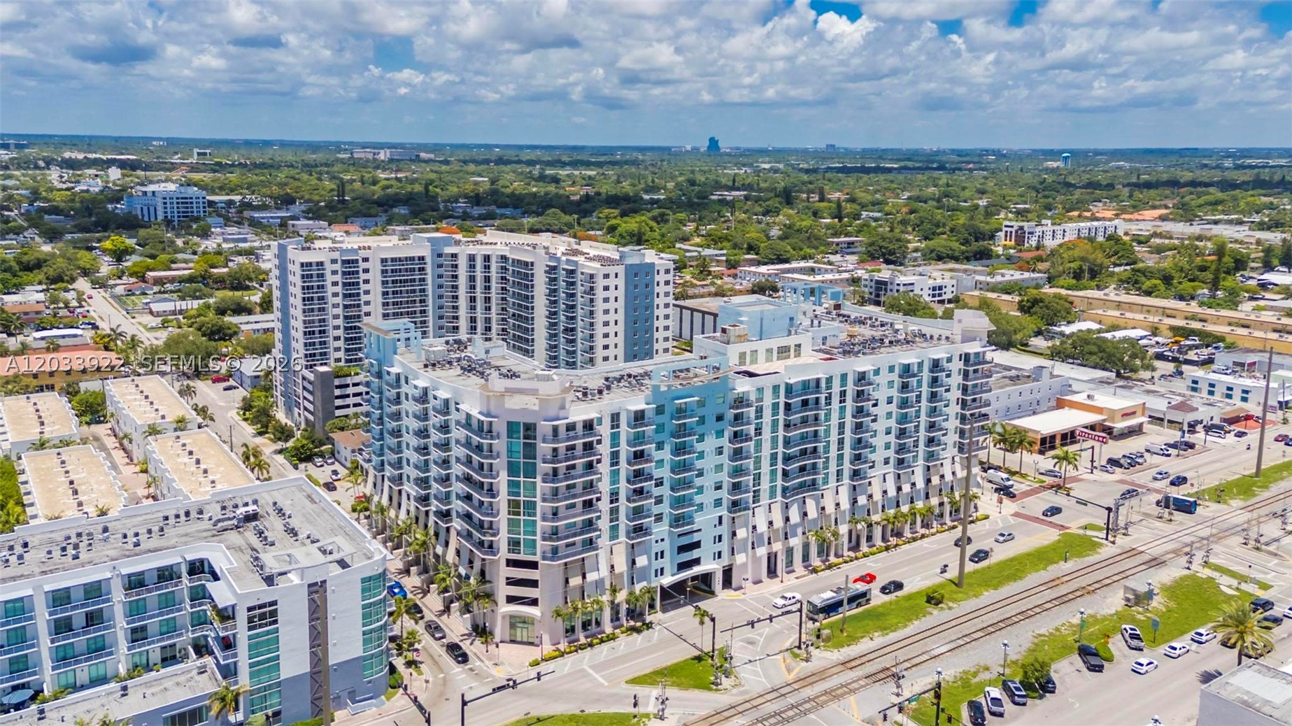 HOLLYWOOD STATION RES CON - Residential