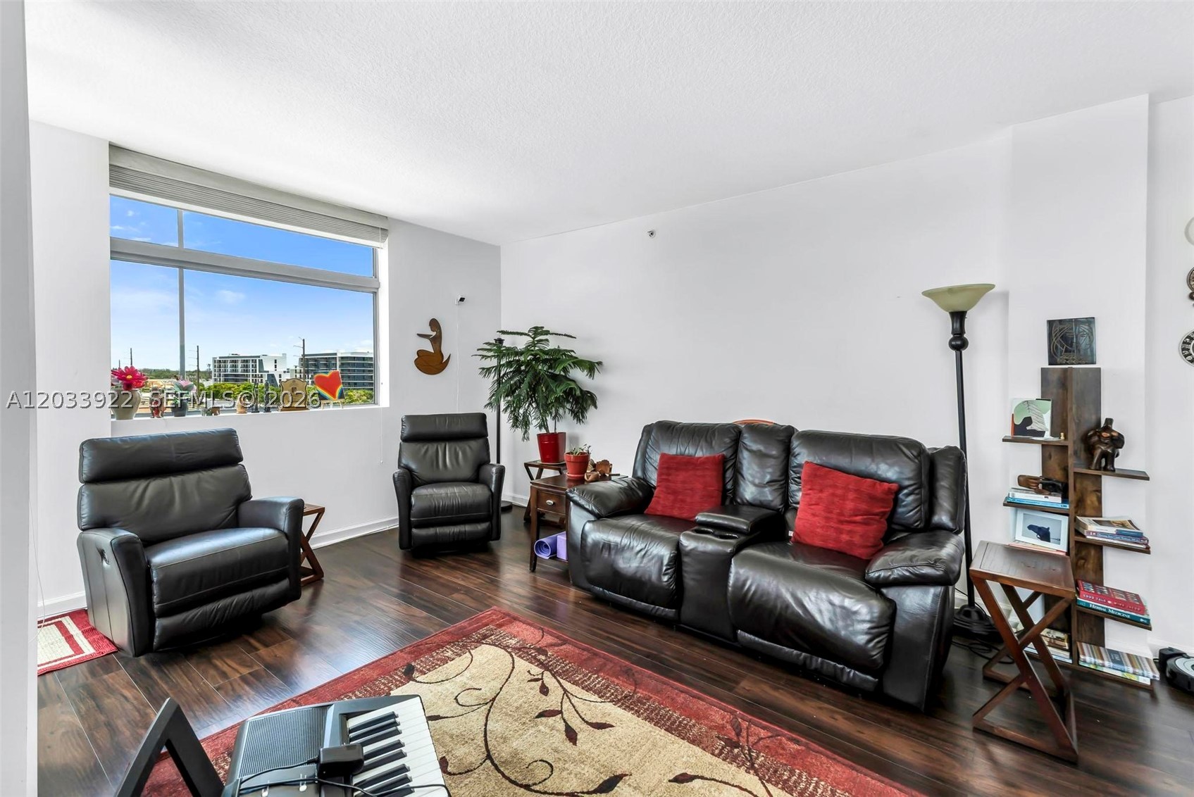 HOLLYWOOD STATION RES CON - Residential