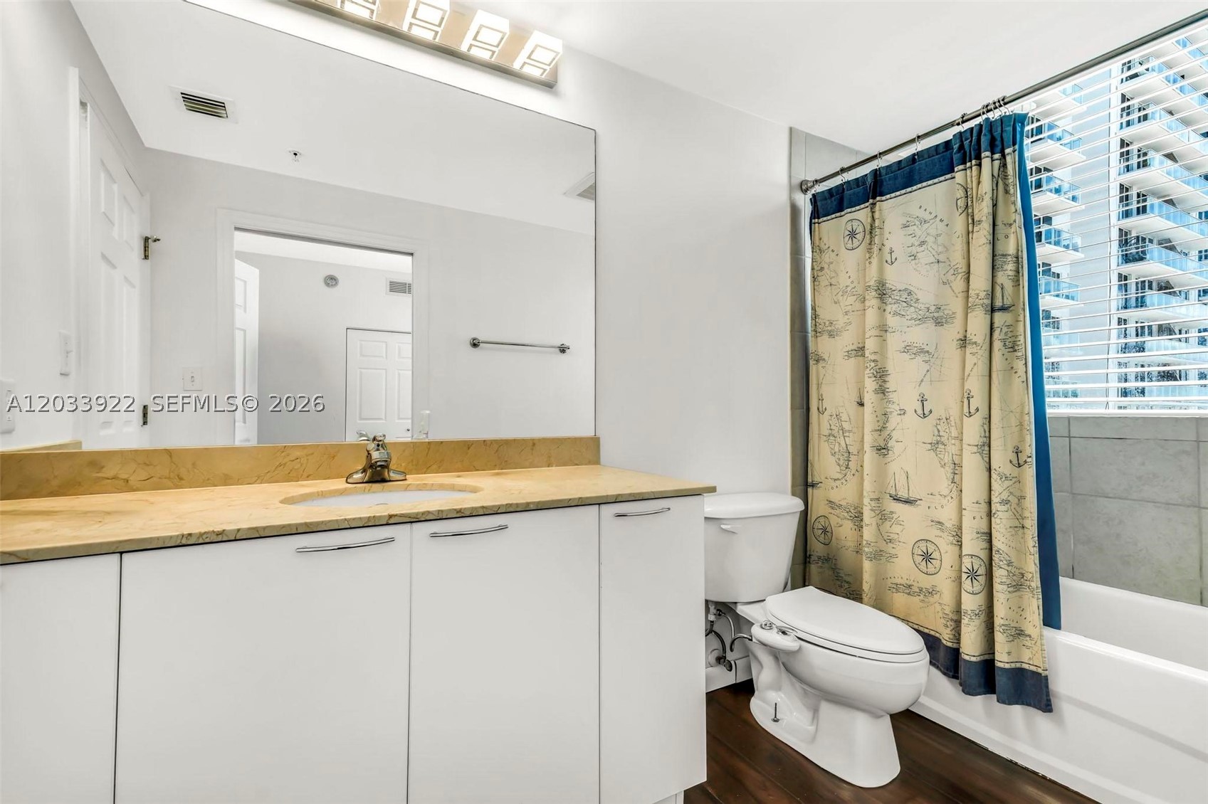 HOLLYWOOD STATION RES CON - Residential