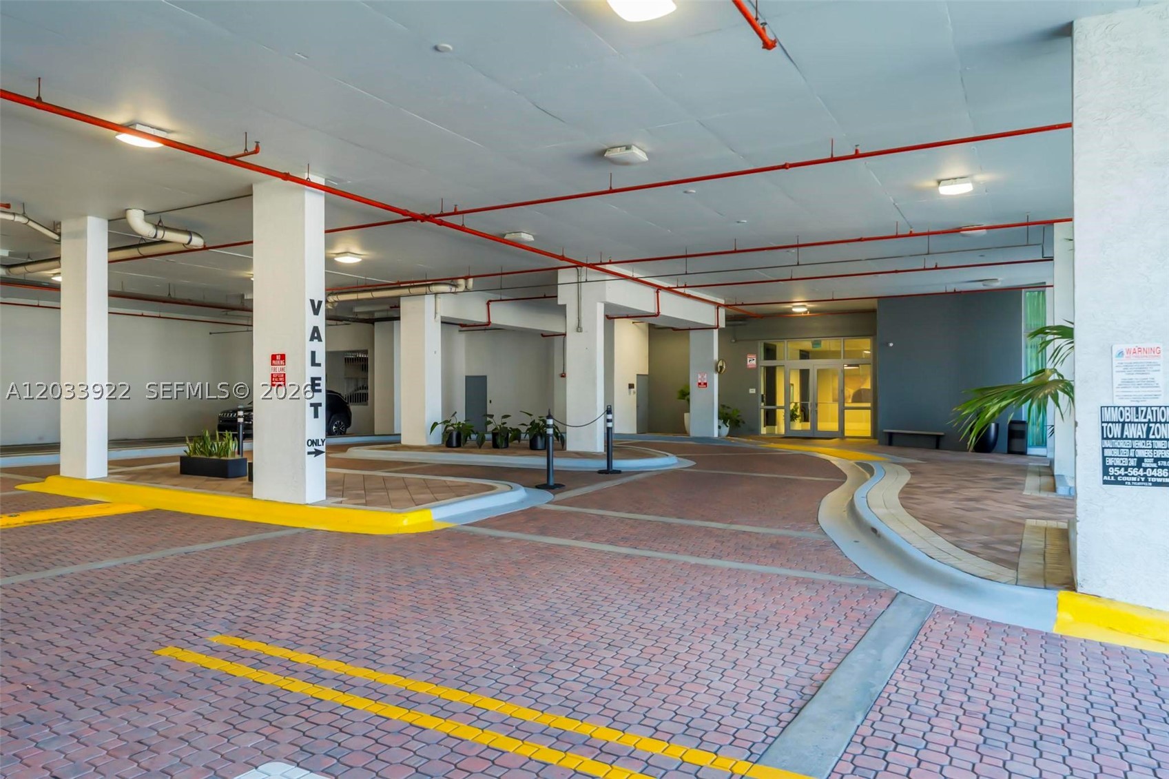 HOLLYWOOD STATION RES CON - Residential