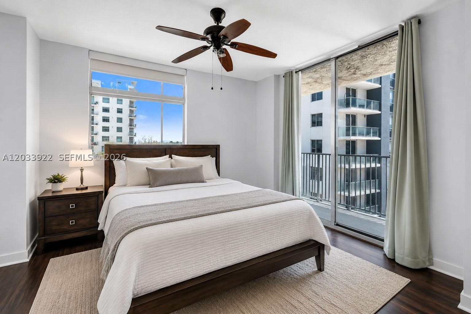 HOLLYWOOD STATION RES CON - Residential