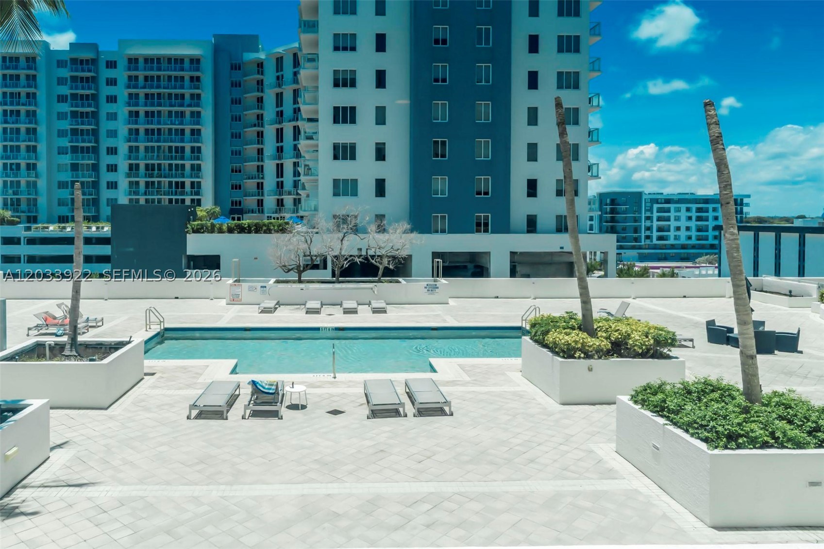 HOLLYWOOD STATION RES CON - Residential
