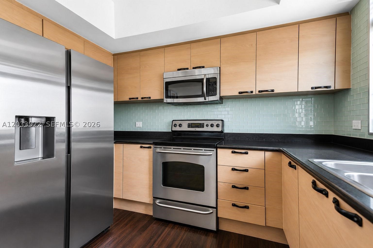 HOLLYWOOD STATION RES CON - Residential