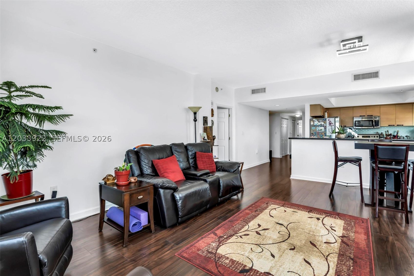 HOLLYWOOD STATION RES CON - Residential