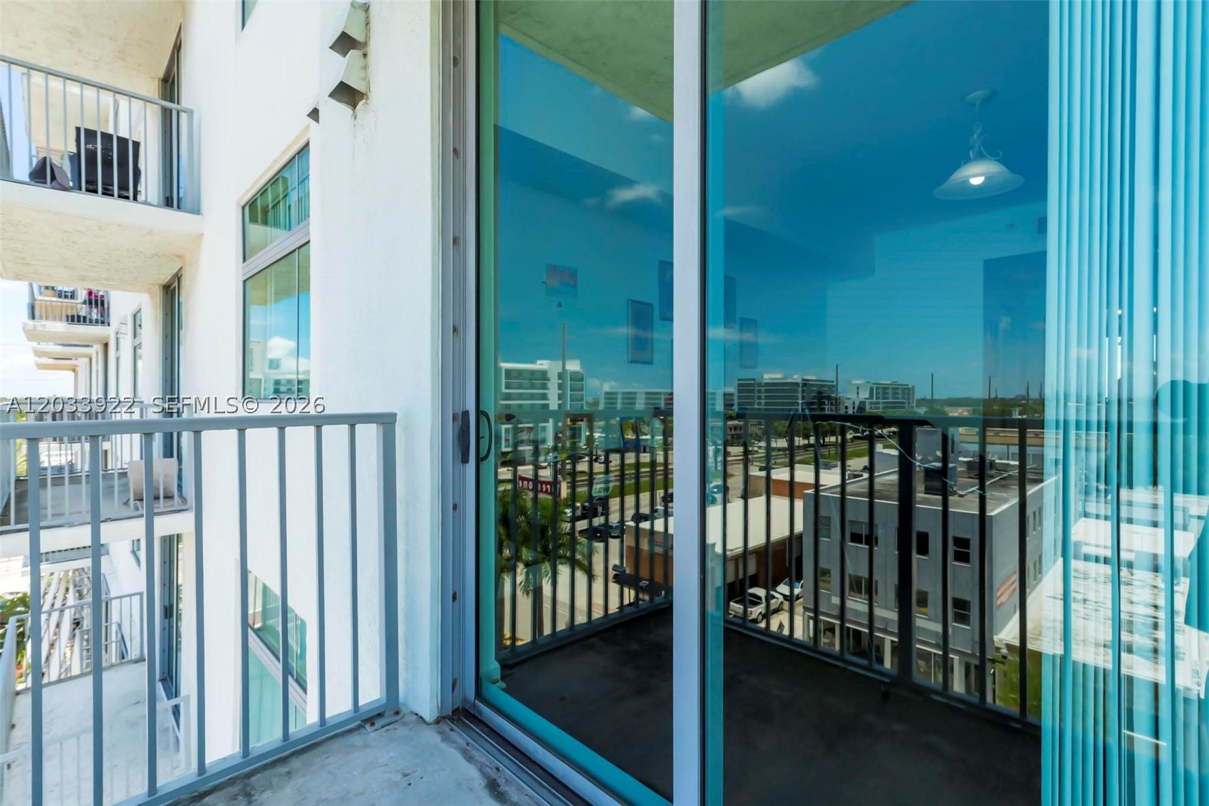 HOLLYWOOD STATION RES CON - Residential