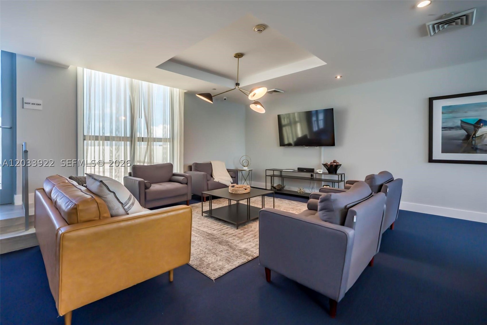 HOLLYWOOD STATION RES CON - Residential