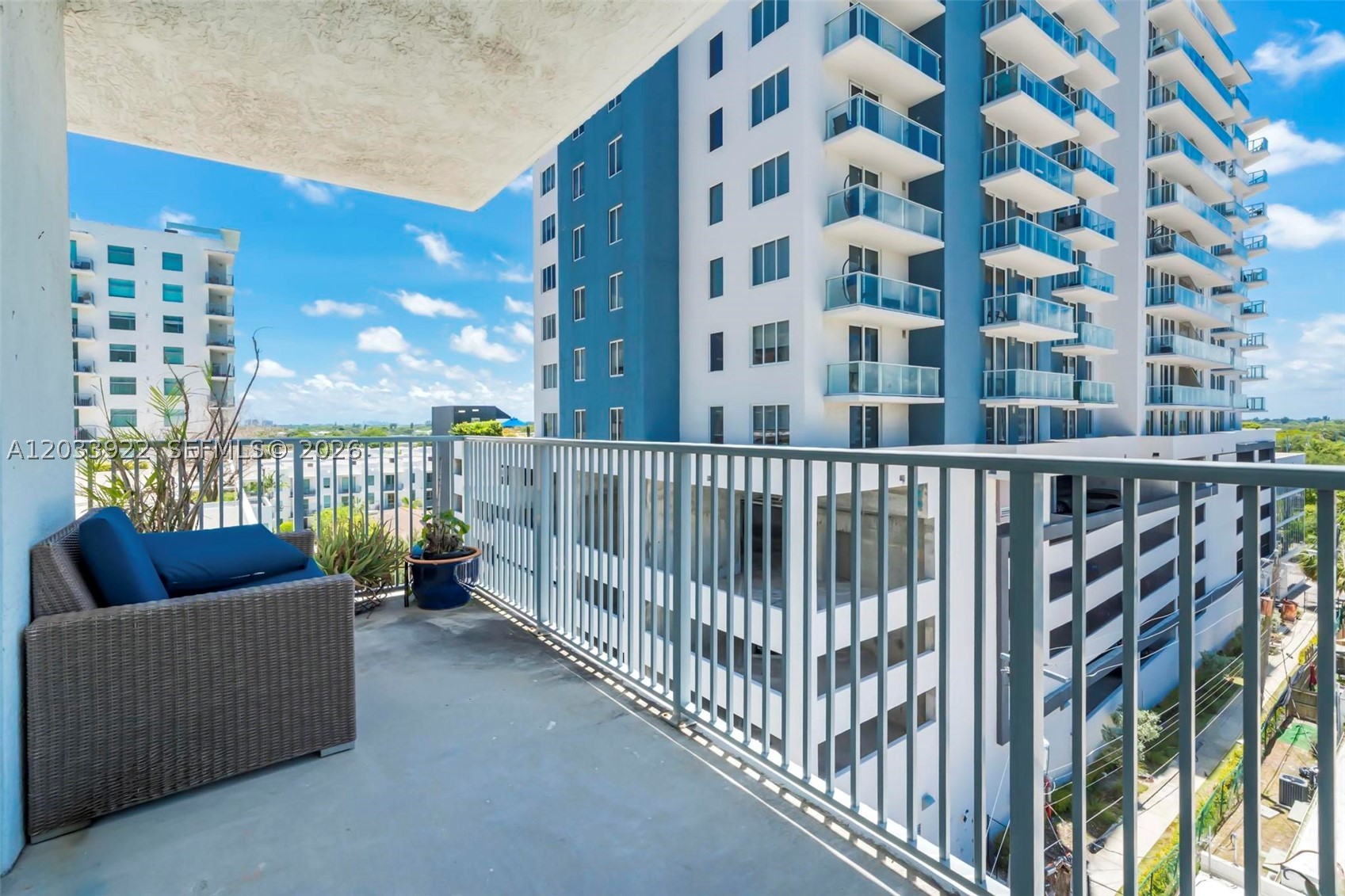 HOLLYWOOD STATION RES CON - Residential