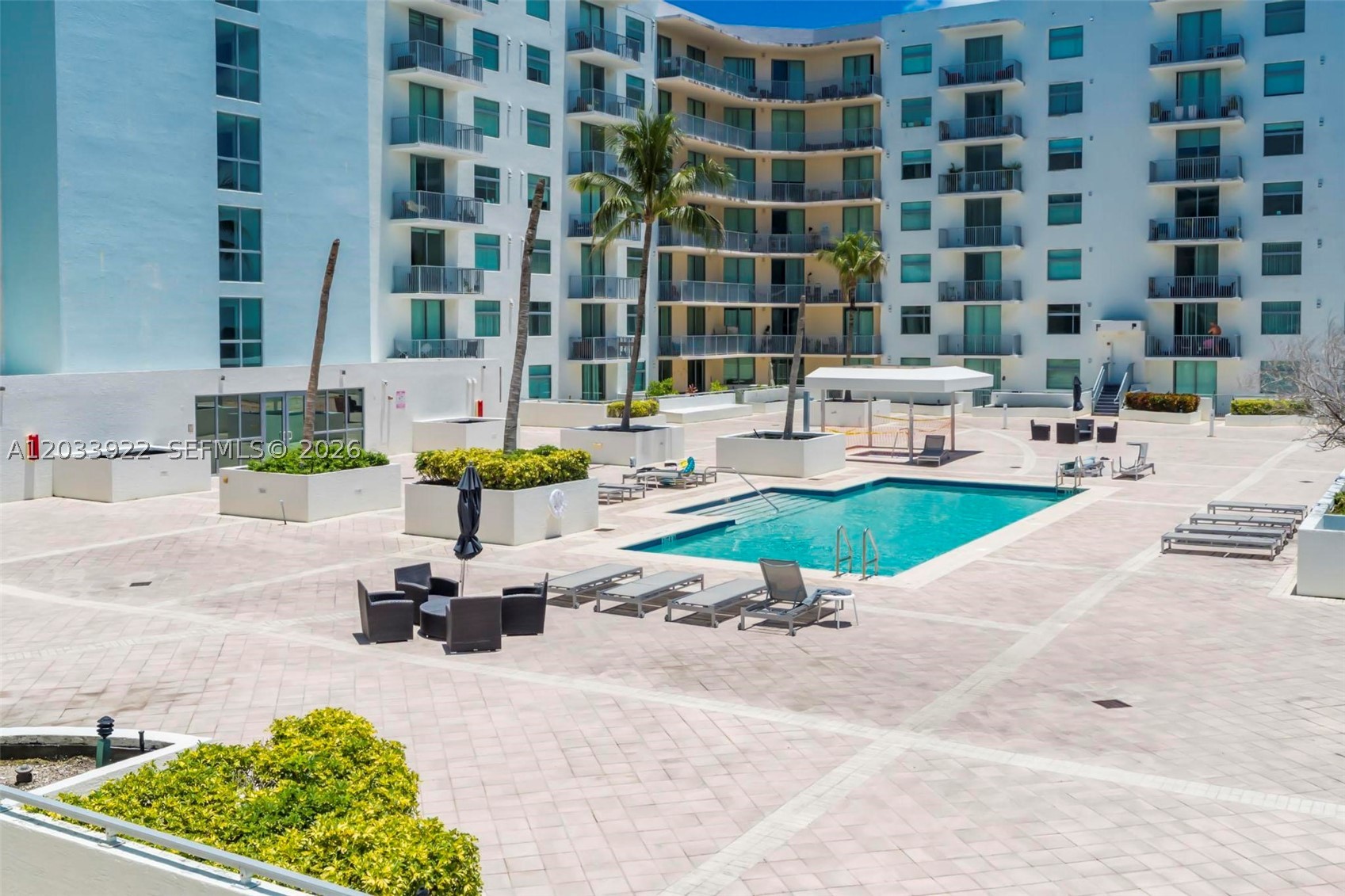 HOLLYWOOD STATION RES CON - Residential