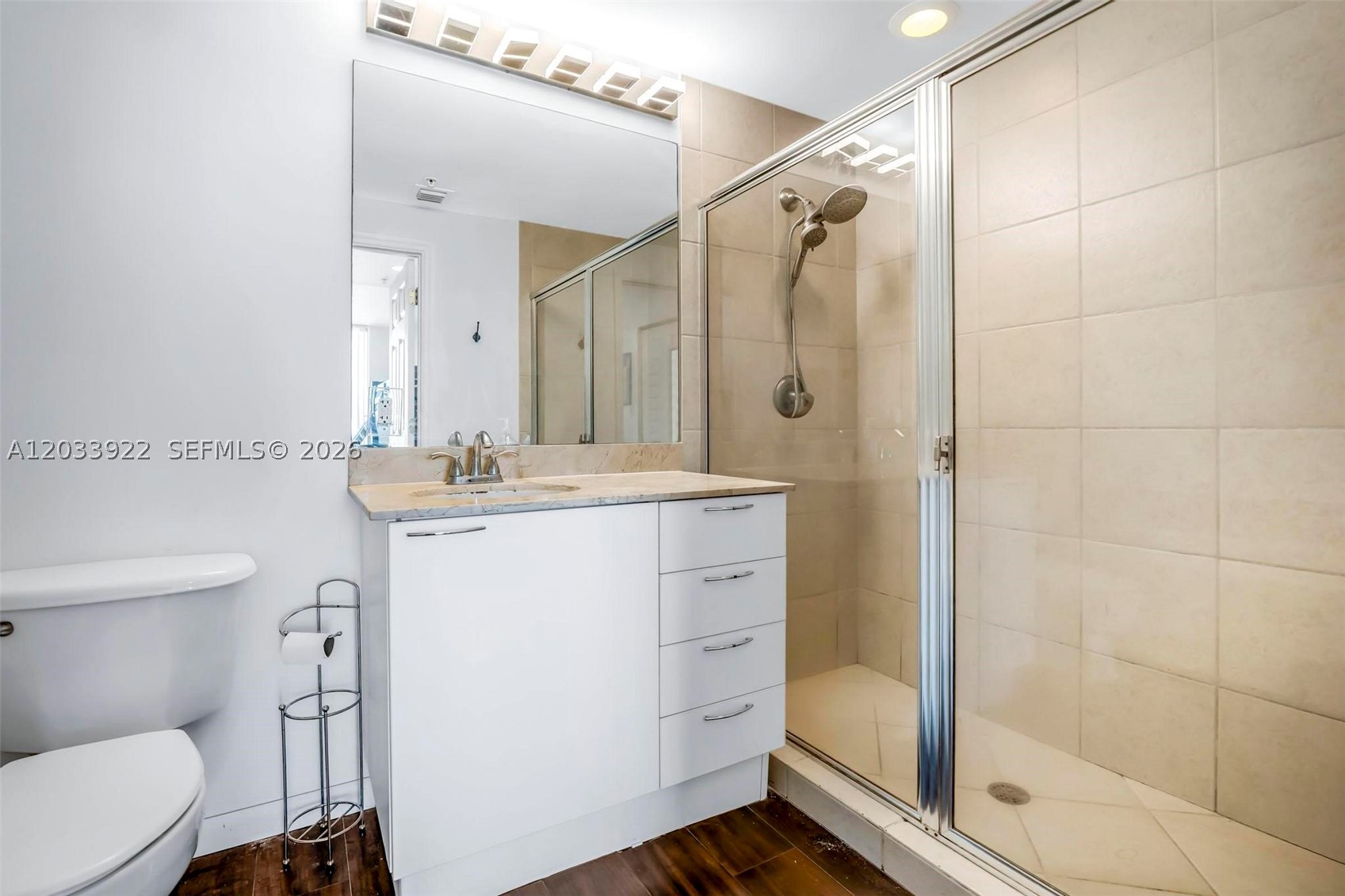 HOLLYWOOD STATION RES CON - Residential