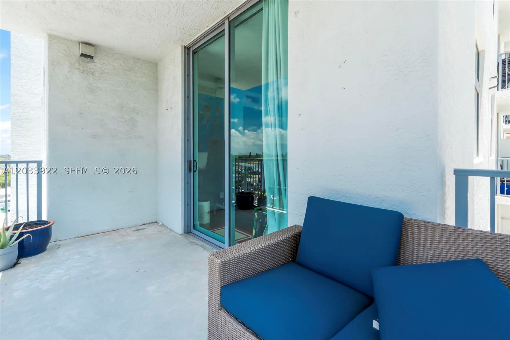 HOLLYWOOD STATION RES CON - Residential