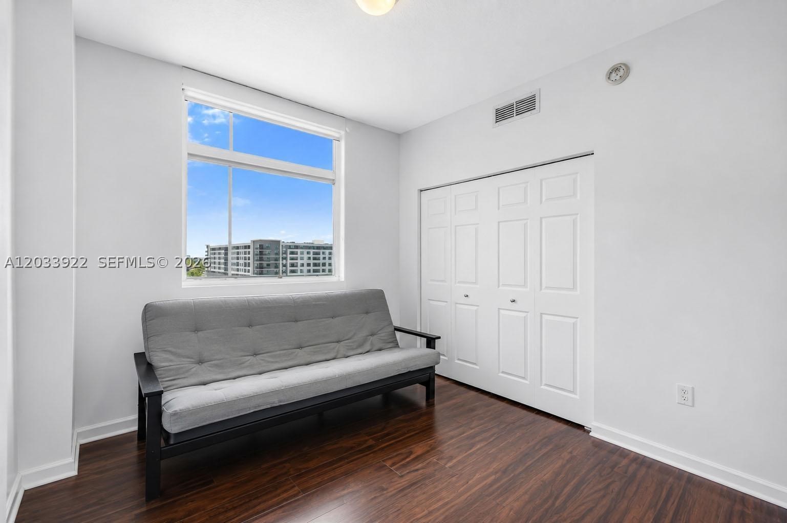 HOLLYWOOD STATION RES CON - Residential