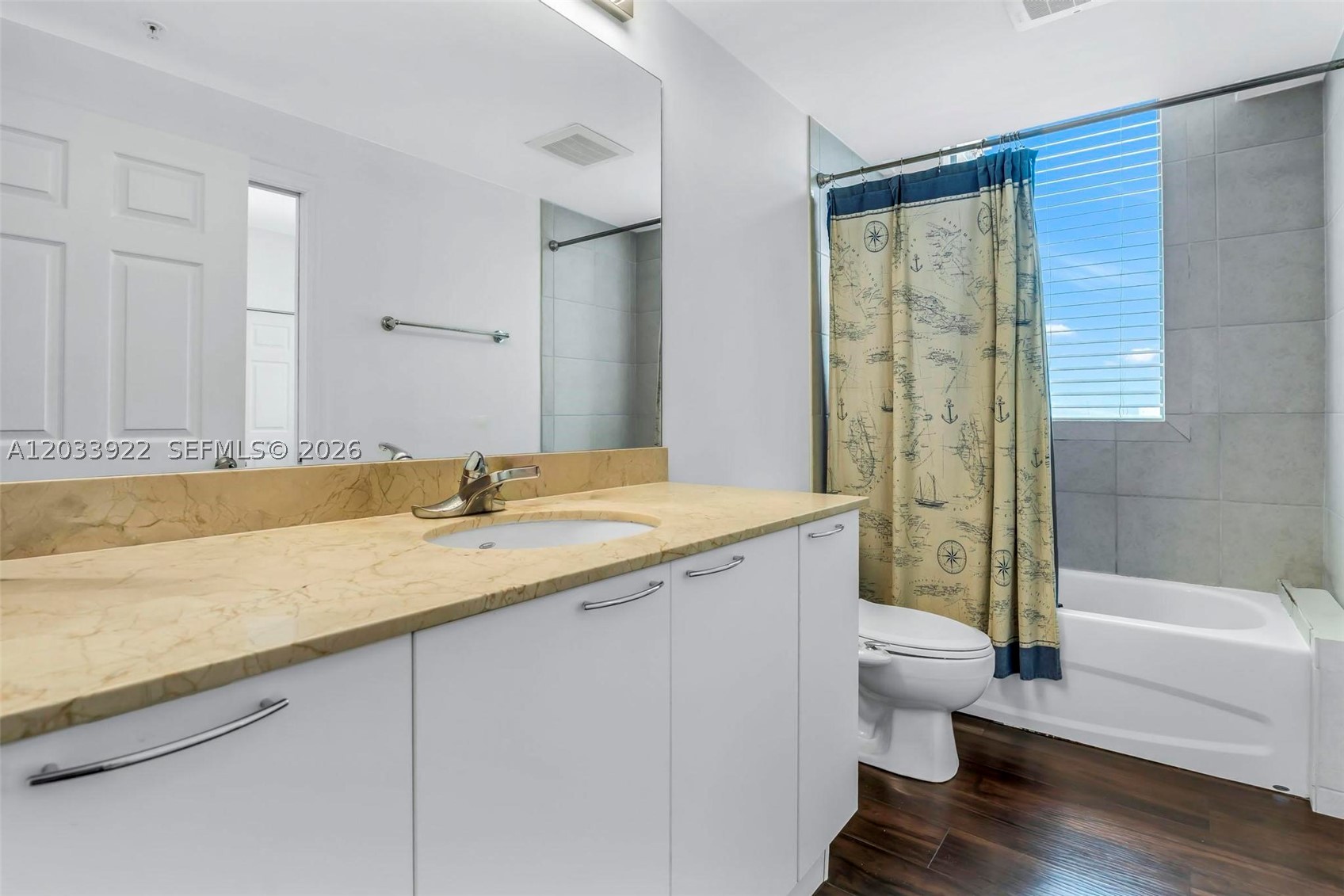 HOLLYWOOD STATION RES CON - Residential