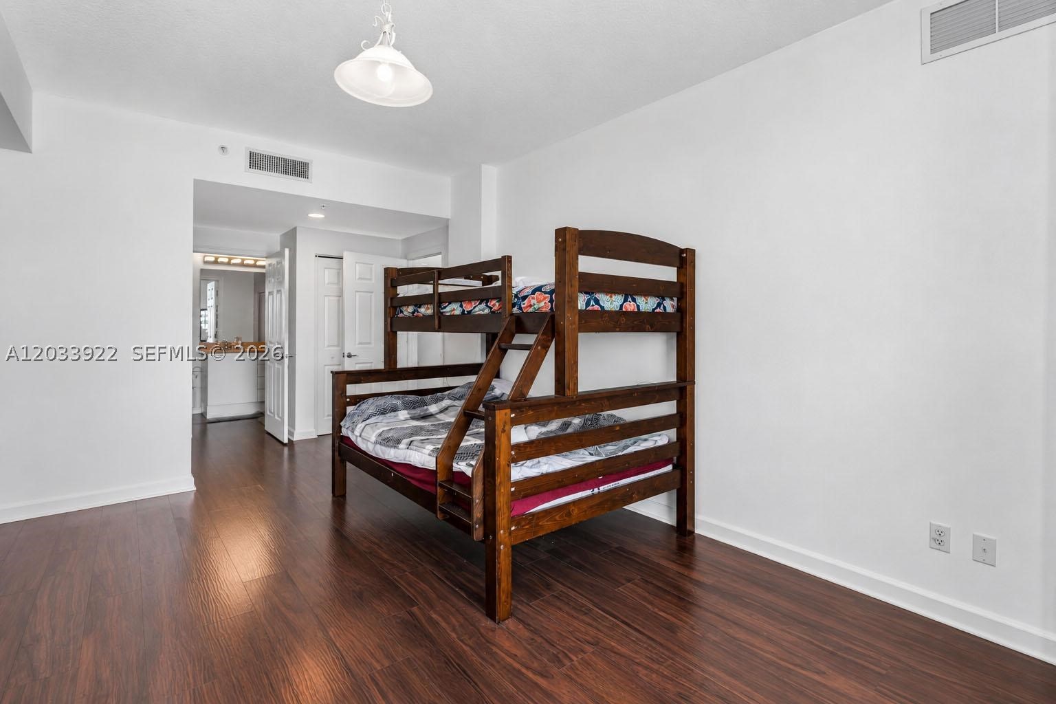 HOLLYWOOD STATION RES CON - Residential