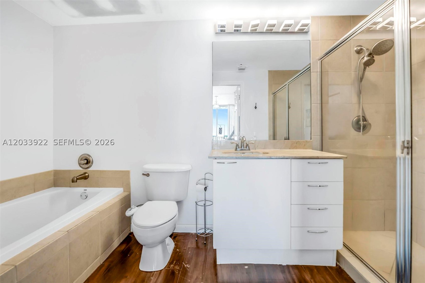 HOLLYWOOD STATION RES CON - Residential