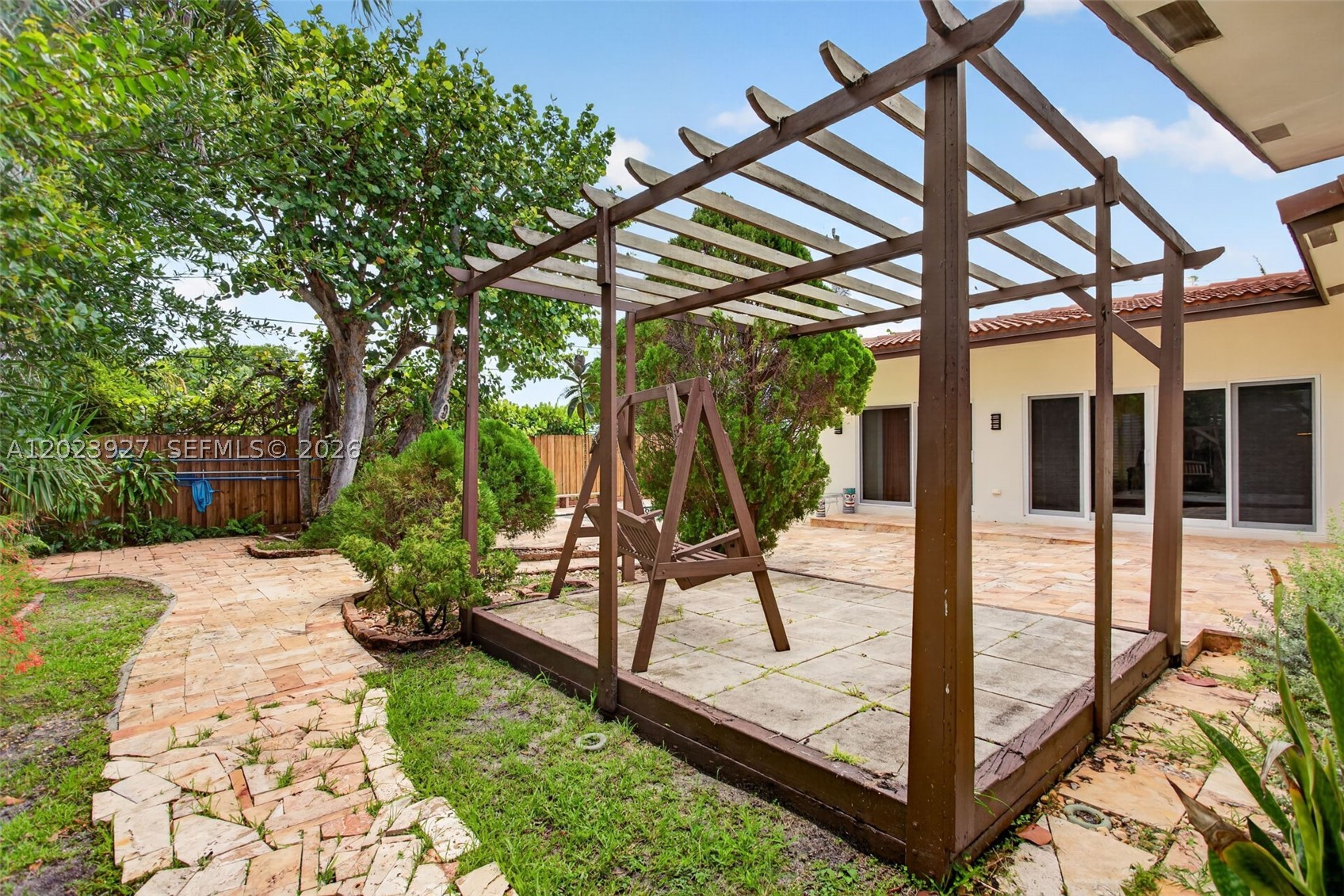 HILLSBORO SHORES SEC - Residential