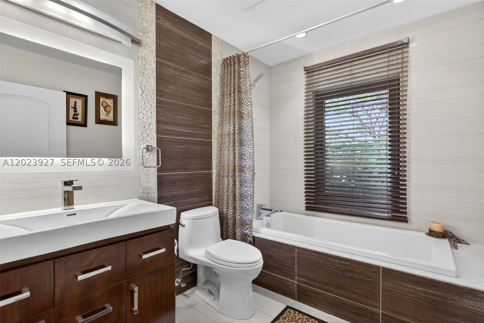 HILLSBORO SHORES SEC - Residential