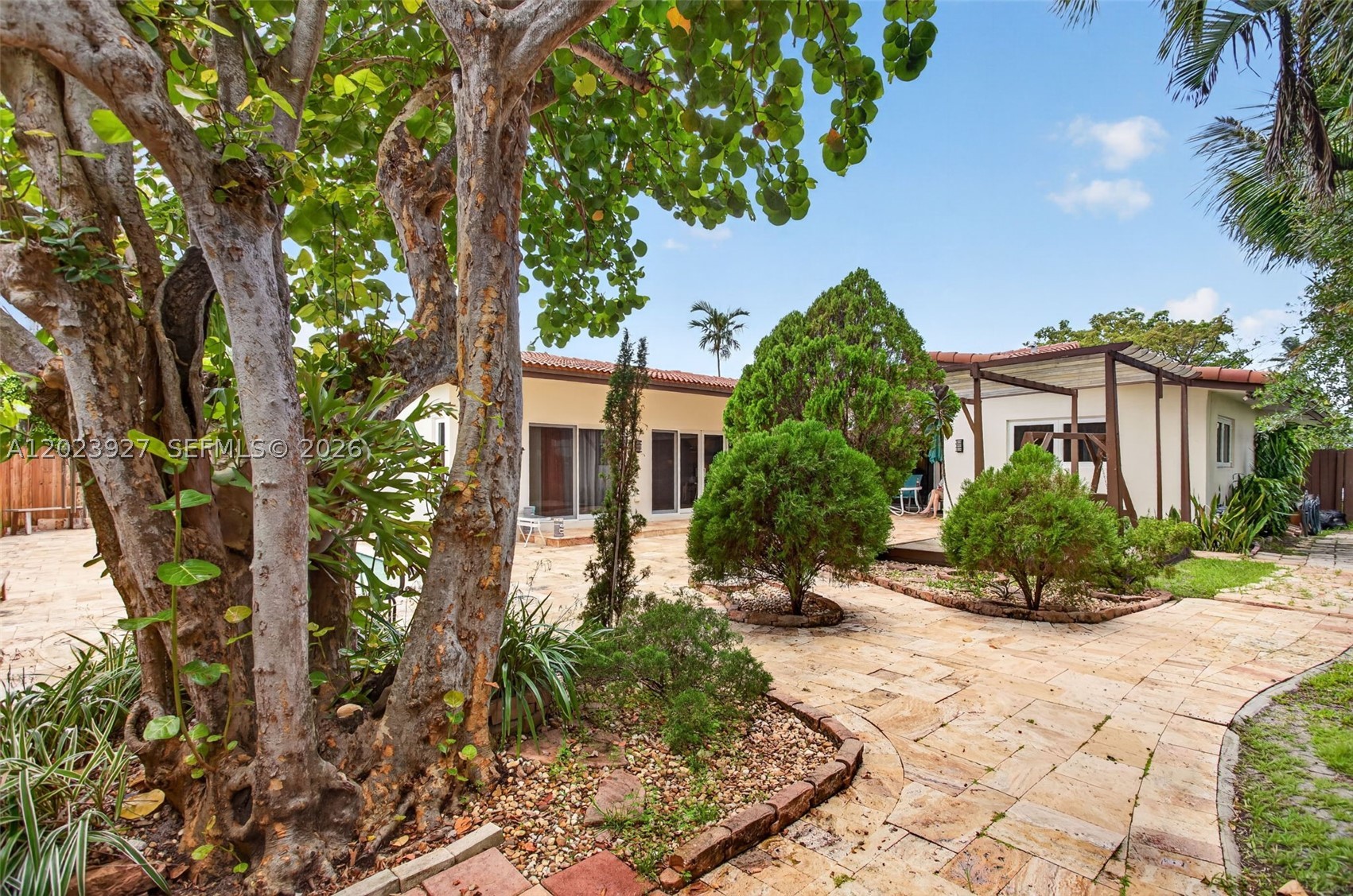 HILLSBORO SHORES SEC - Residential
