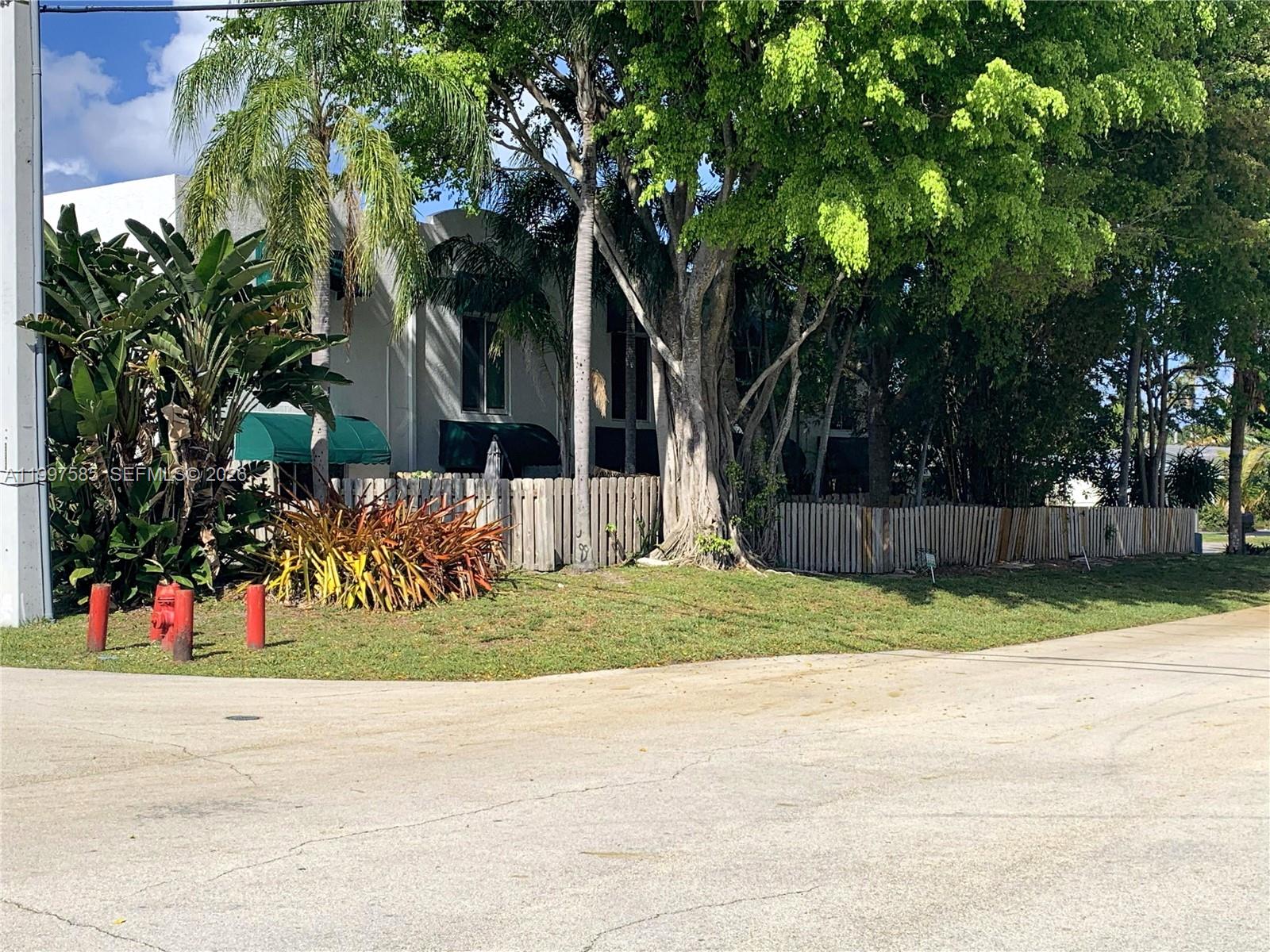 SANTA BARBARA TOWNHOMES C - Residential