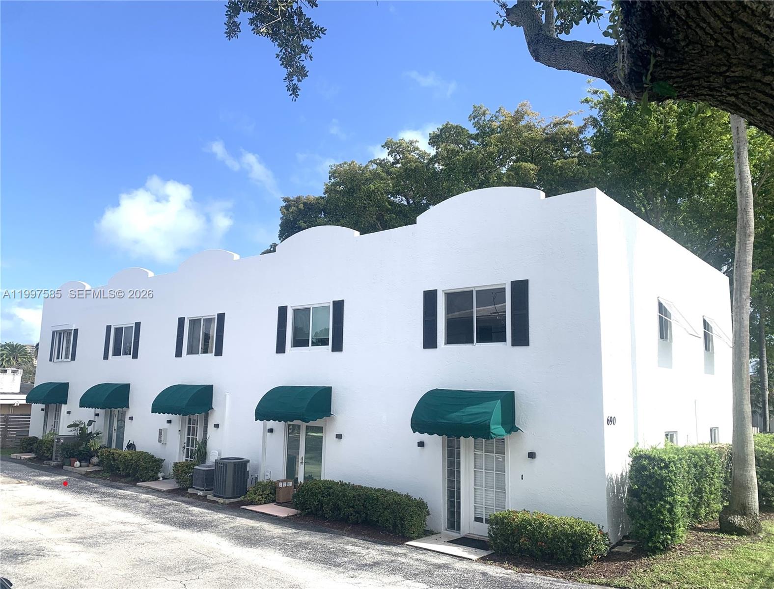 SANTA BARBARA TOWNHOMES C - Residential