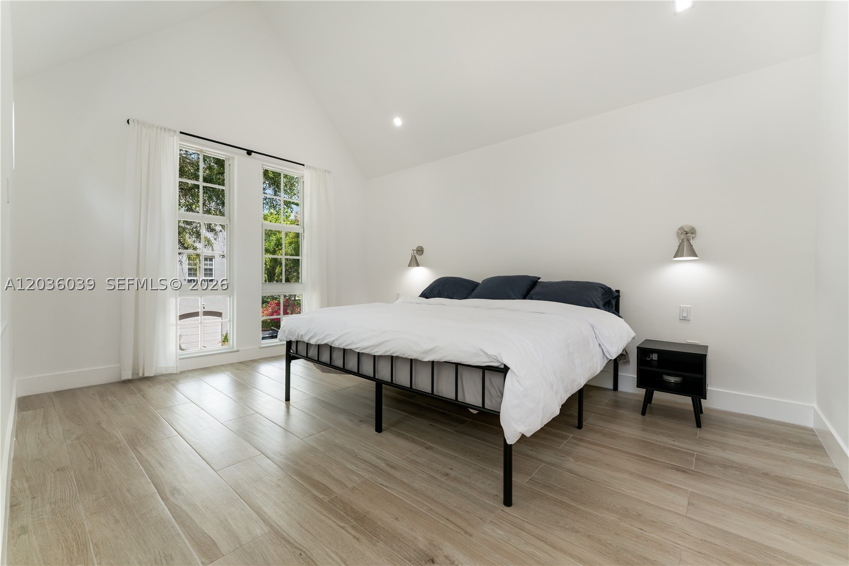 ARBORETUM IN THE GROVE CO - Residential Lease