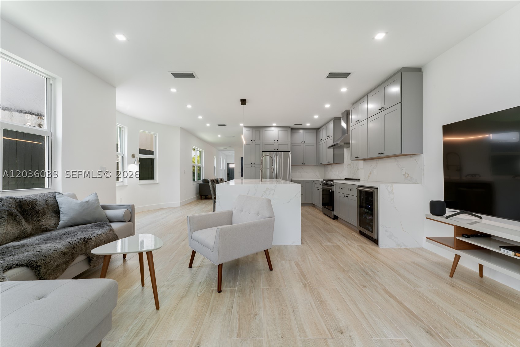 ARBORETUM IN THE GROVE CO - Residential Lease
