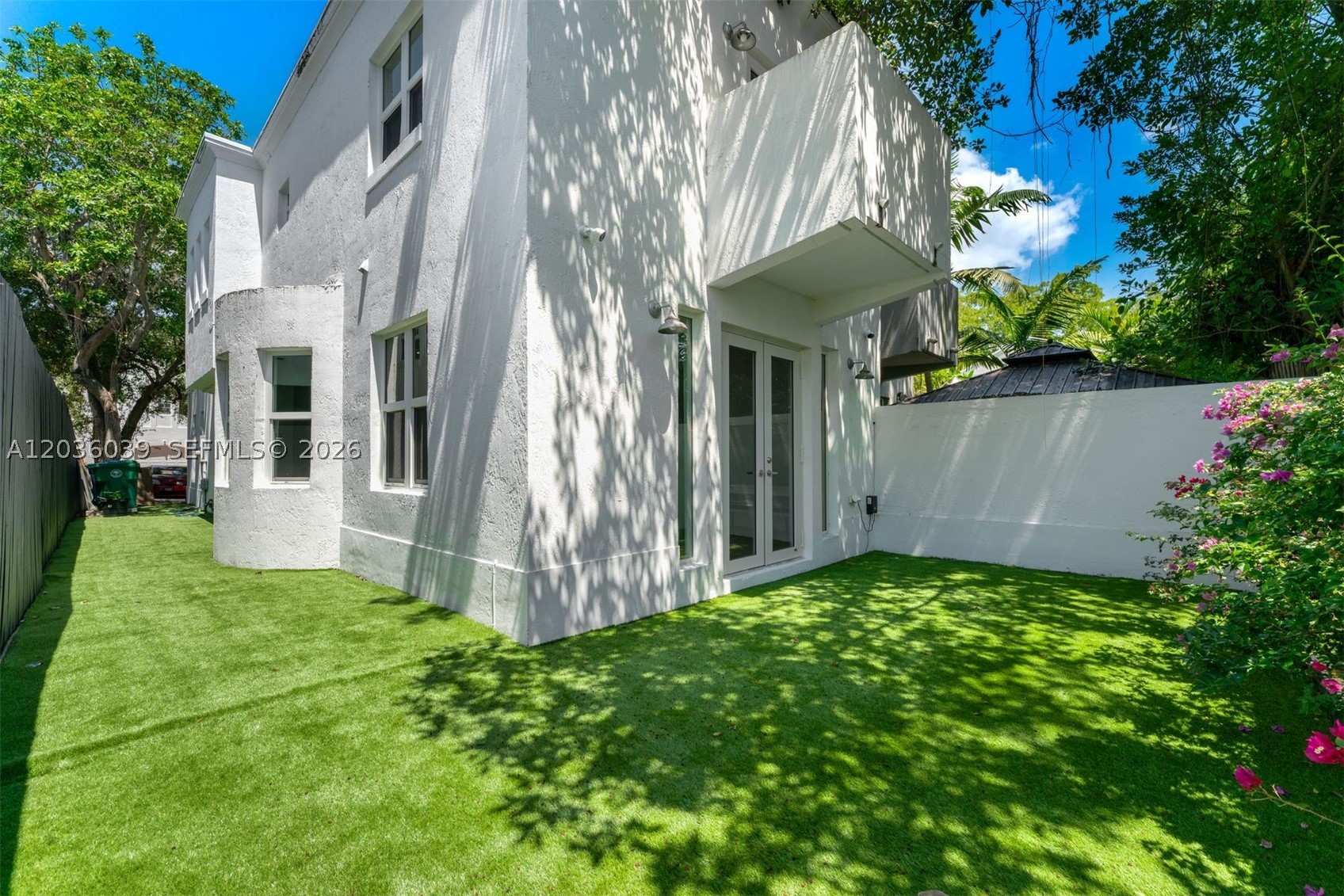 ARBORETUM IN THE GROVE CO - Residential Lease