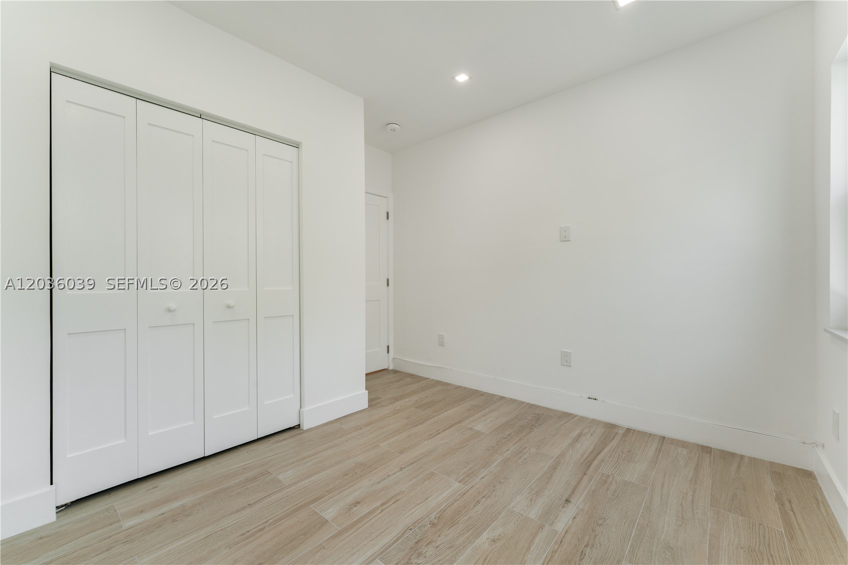 ARBORETUM IN THE GROVE CO - Residential Lease