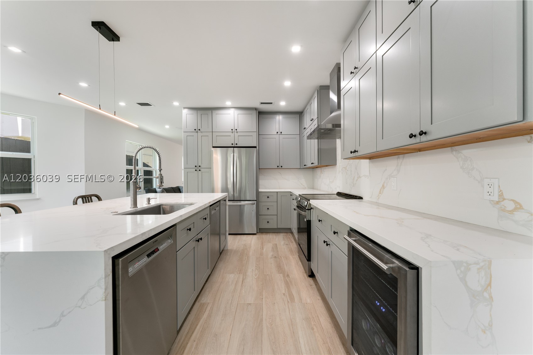ARBORETUM IN THE GROVE CO - Residential Lease