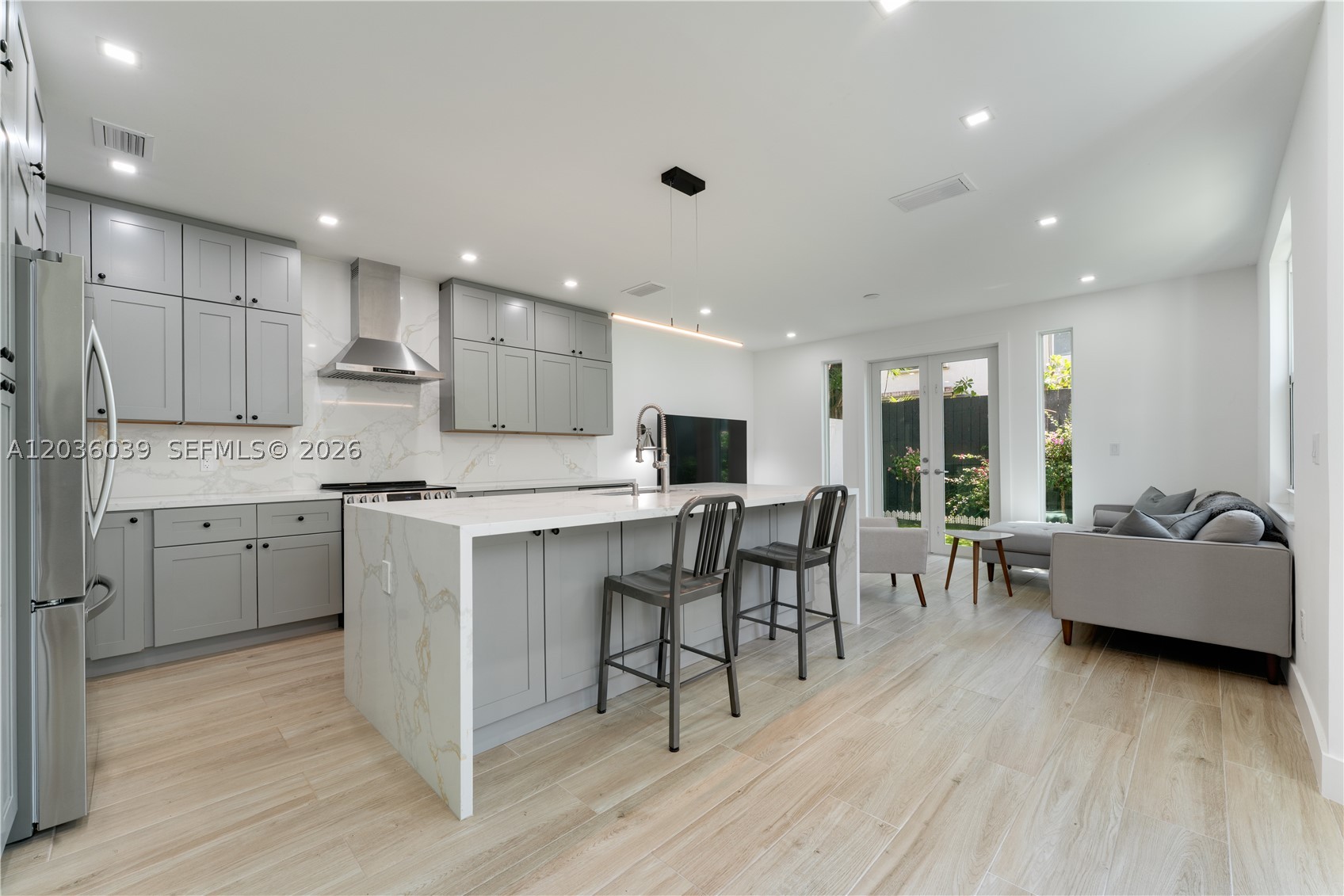 ARBORETUM IN THE GROVE CO - Residential Lease