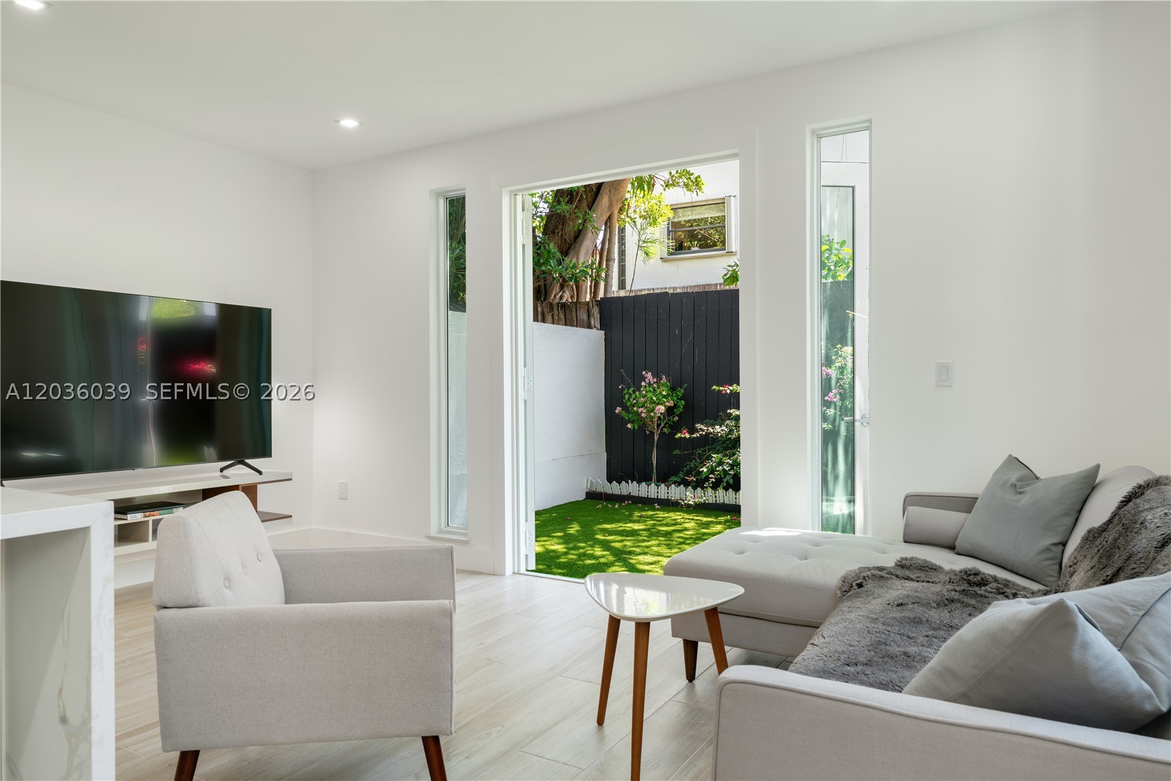 ARBORETUM IN THE GROVE CO - Residential Lease