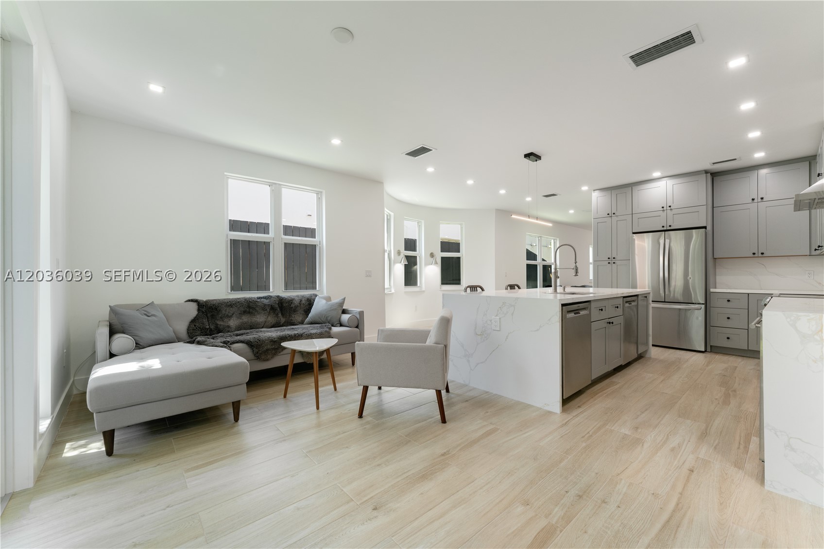ARBORETUM IN THE GROVE CO - Residential Lease